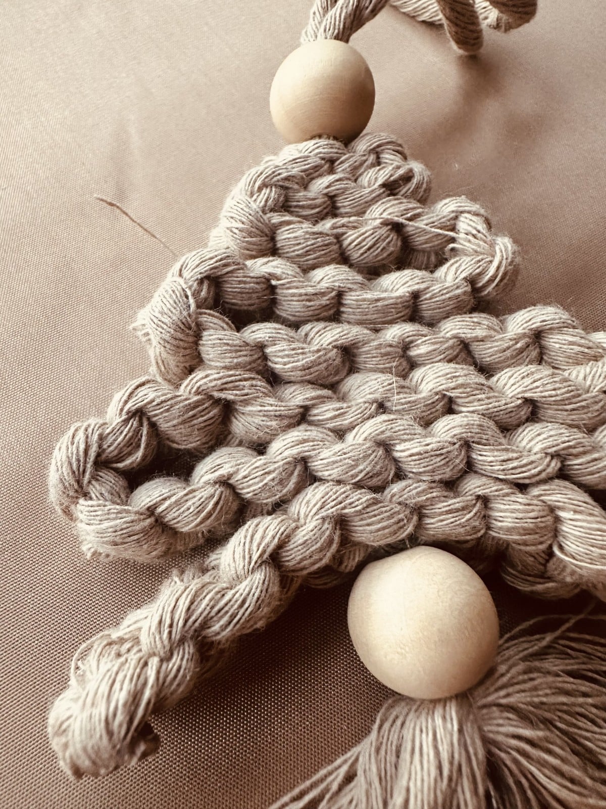 Kerstboom van macramé – handgemaakte kerstdecoratie - 151261 Kerstboom van macramé – handgemaakte kerstdecoratie
