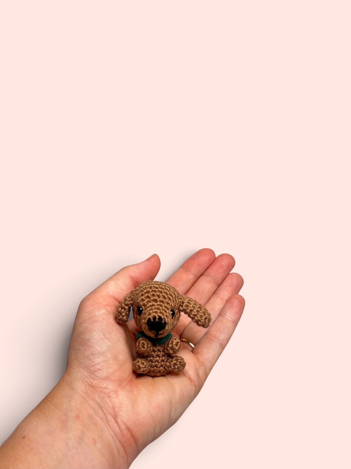 Gehaakt mini-hondje – handgemaakt klein knuffeltje van katoen - 152488 Gehaakt mini-hondje – handgemaakt klein knuffeltje van katoen