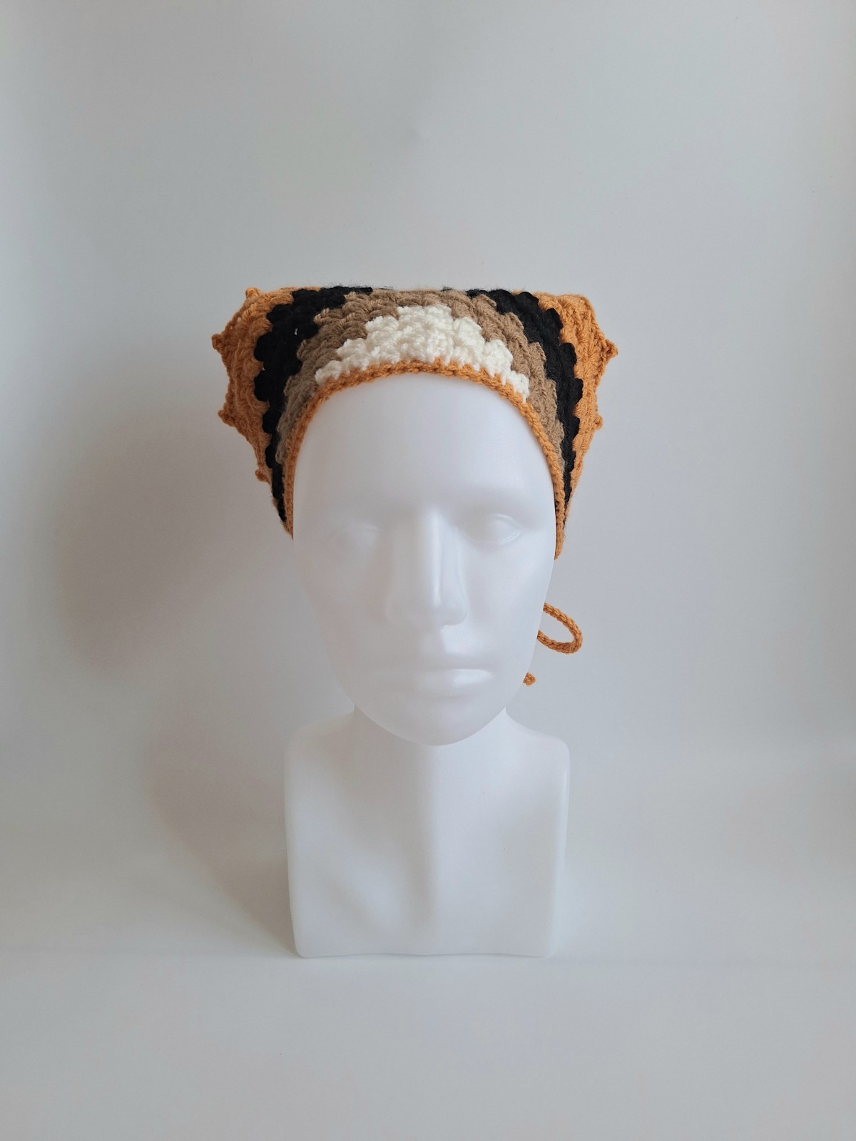 Gehaakte bandana | Crème, lichtbruin, zwart en oranje - 152578 Gehaakte bandana | Crème, lichtbruin, zwart en oranje
