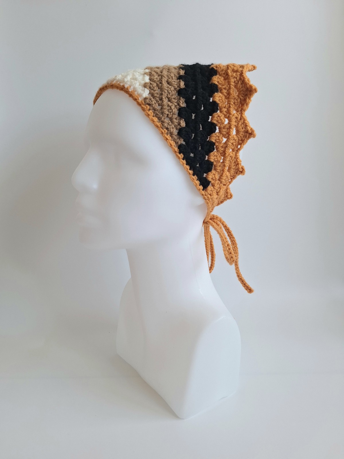 Gehaakte bandana | Crème, lichtbruin, zwart en oranje - 152581 Gehaakte bandana | Crème, lichtbruin, zwart en oranje