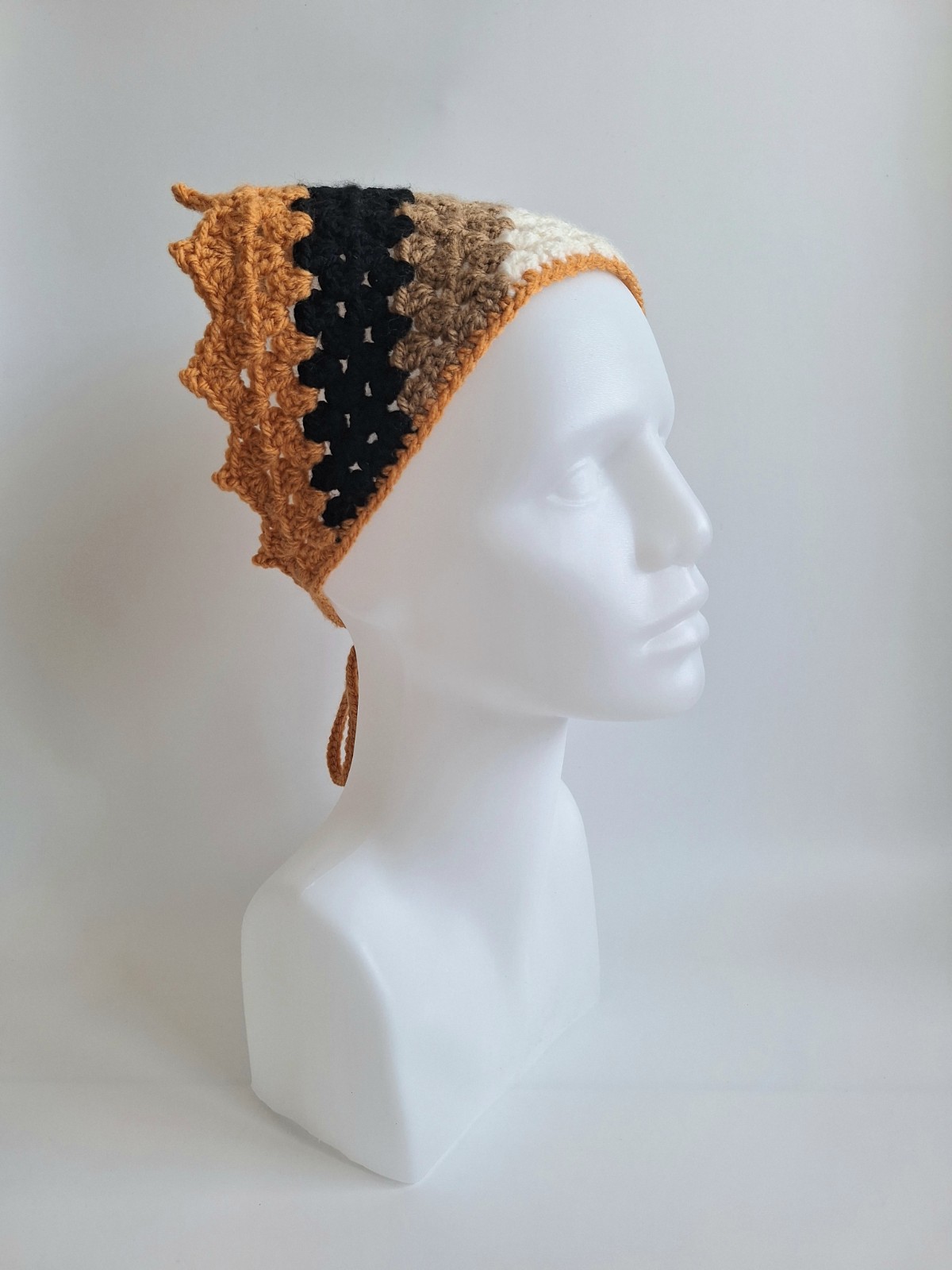Gehaakte bandana | Crème, lichtbruin, zwart en oranje - 152582 Gehaakte bandana | Crème, lichtbruin, zwart en oranje