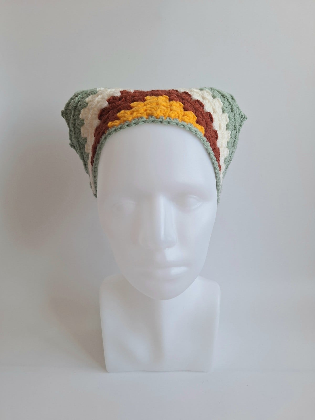 Gehaakte bandana | Geel, roestbruin, crème en sagegroen - 152533 Gehaakte bandana | Geel, roestbruin, crème en sagegroen