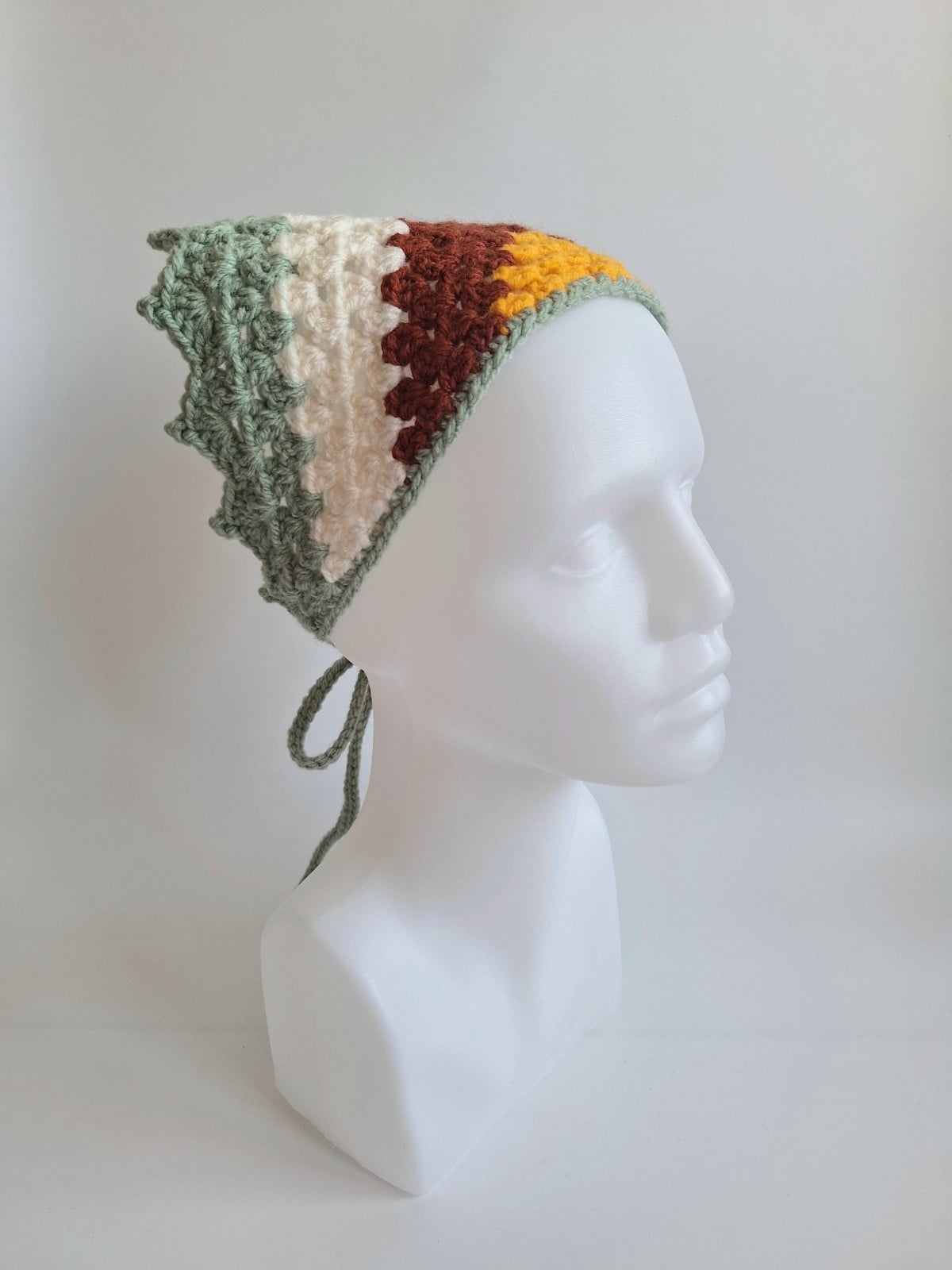 Gehaakte bandana | Geel, roestbruin, crème en sagegroen - 152537 Gehaakte bandana | Geel, roestbruin, crème en sagegroen