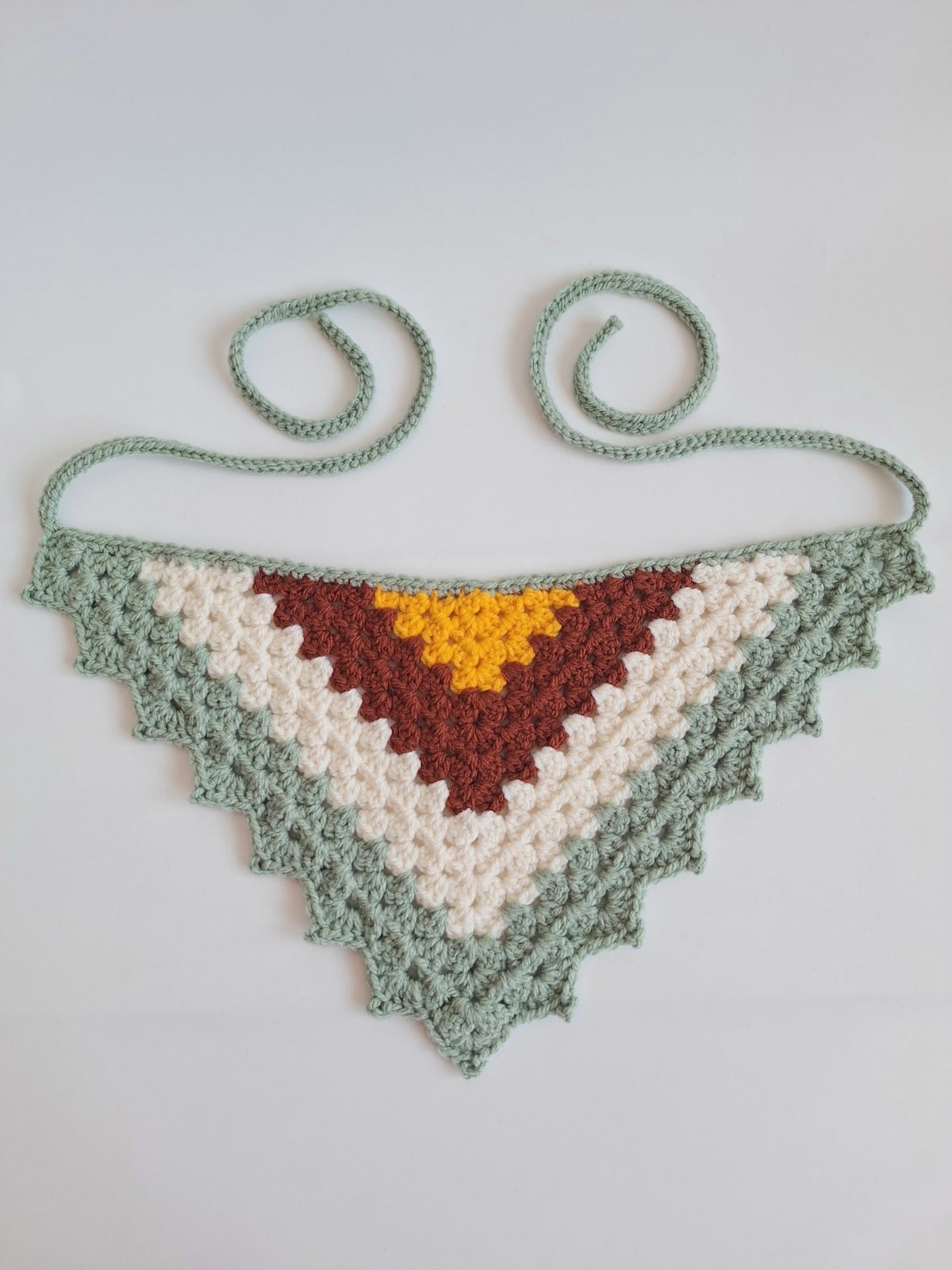Gehaakte bandana | Geel, roestbruin, crème en sagegroen - 152540 Gehaakte bandana | Geel, roestbruin, crème en sagegroen