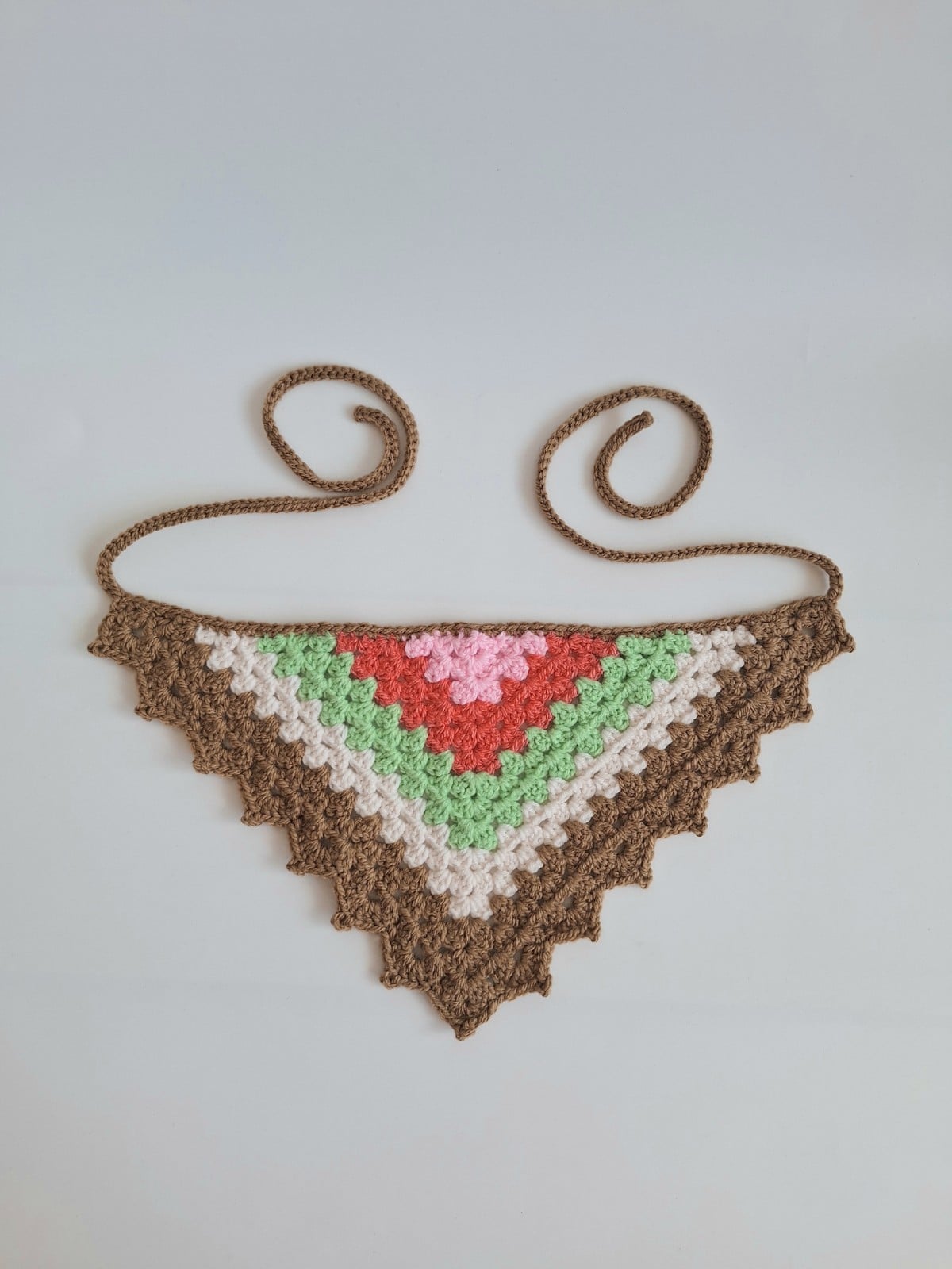 Gehaakte bandana | Lichtroze, koraaloranje, lichtgroen, crème en lic… - 152559 Gehaakte bandana | Lichtroze, koraaloranje, lichtgroen, crème en lichtbruin