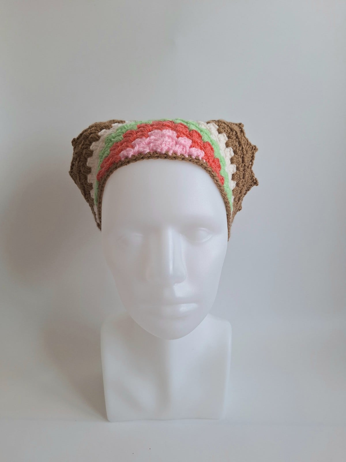 Gehaakte bandana | Lichtroze, koraaloranje, lichtgroen, crème en lic… - 152560 Gehaakte bandana | Lichtroze, koraaloranje, lichtgroen, crème en lichtbruin