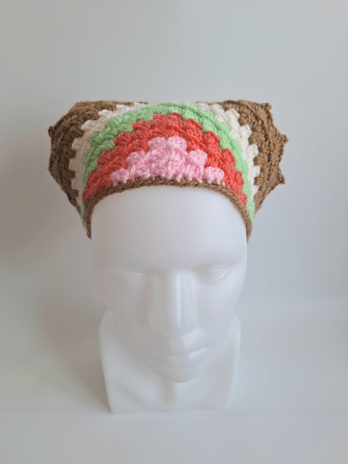 Gehaakte bandana | Lichtroze, koraaloranje, lichtgroen, crème en lic… - 152562 Gehaakte bandana | Lichtroze, koraaloranje, lichtgroen, crème en lichtbruin