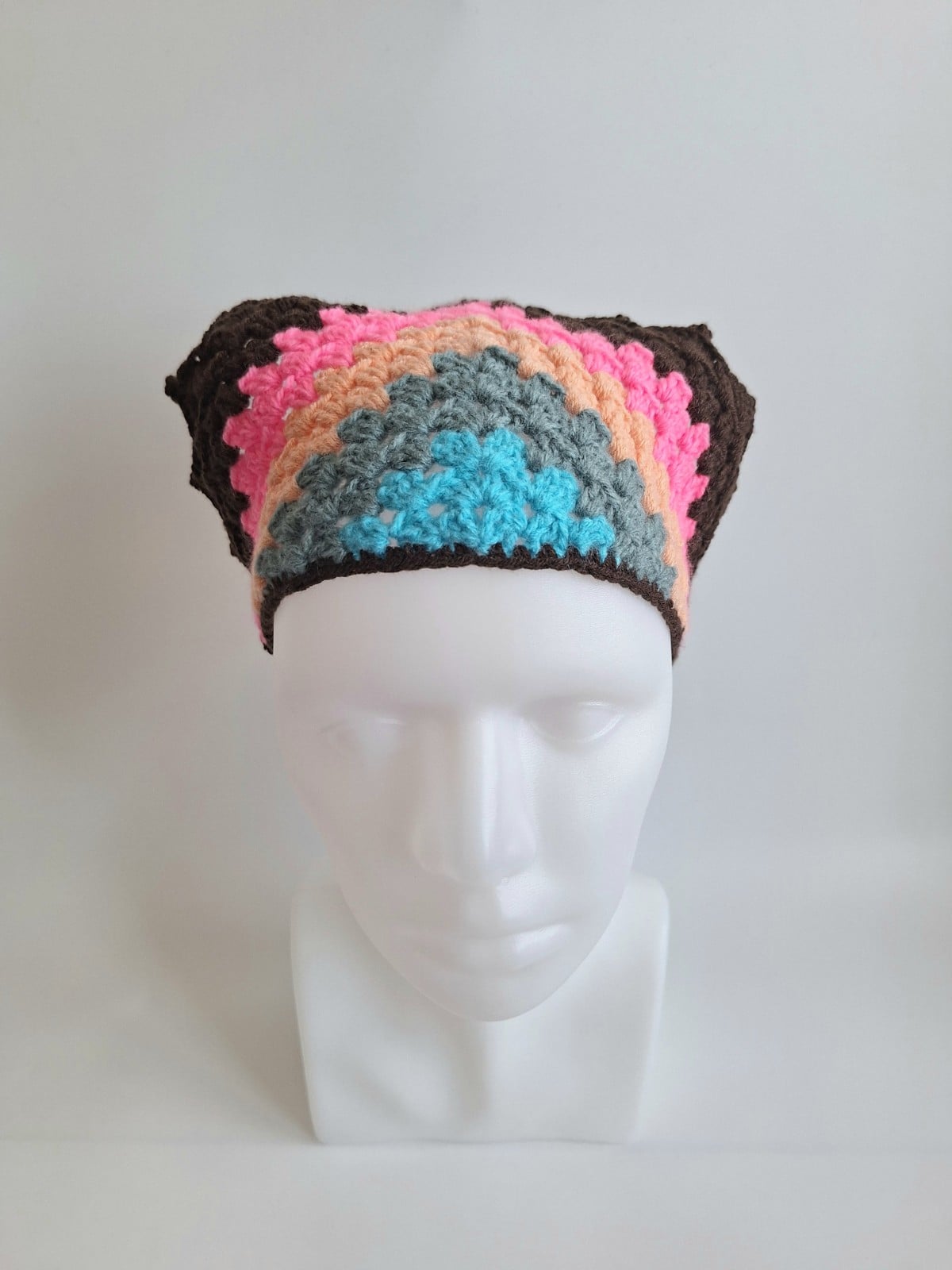Gehaakte bandana | Turquoise, denimblauw, perzikoranje, neon roze en … - 152571 Gehaakte bandana | Turquoise, denimblauw, perzikoranje, neon roze en donkerbruin