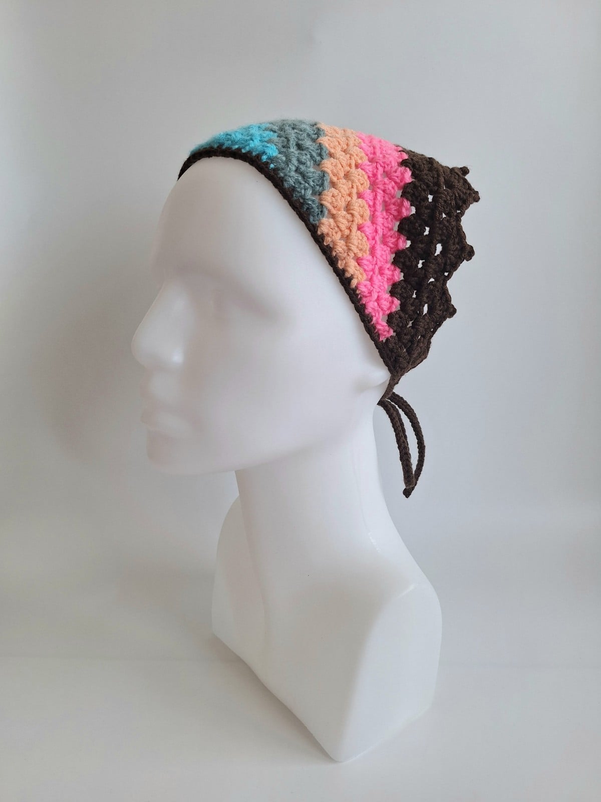 Gehaakte bandana | Turquoise, denimblauw, perzikoranje, neon roze en … - 152572 Gehaakte bandana | Turquoise, denimblauw, perzikoranje, neon roze en donkerbruin