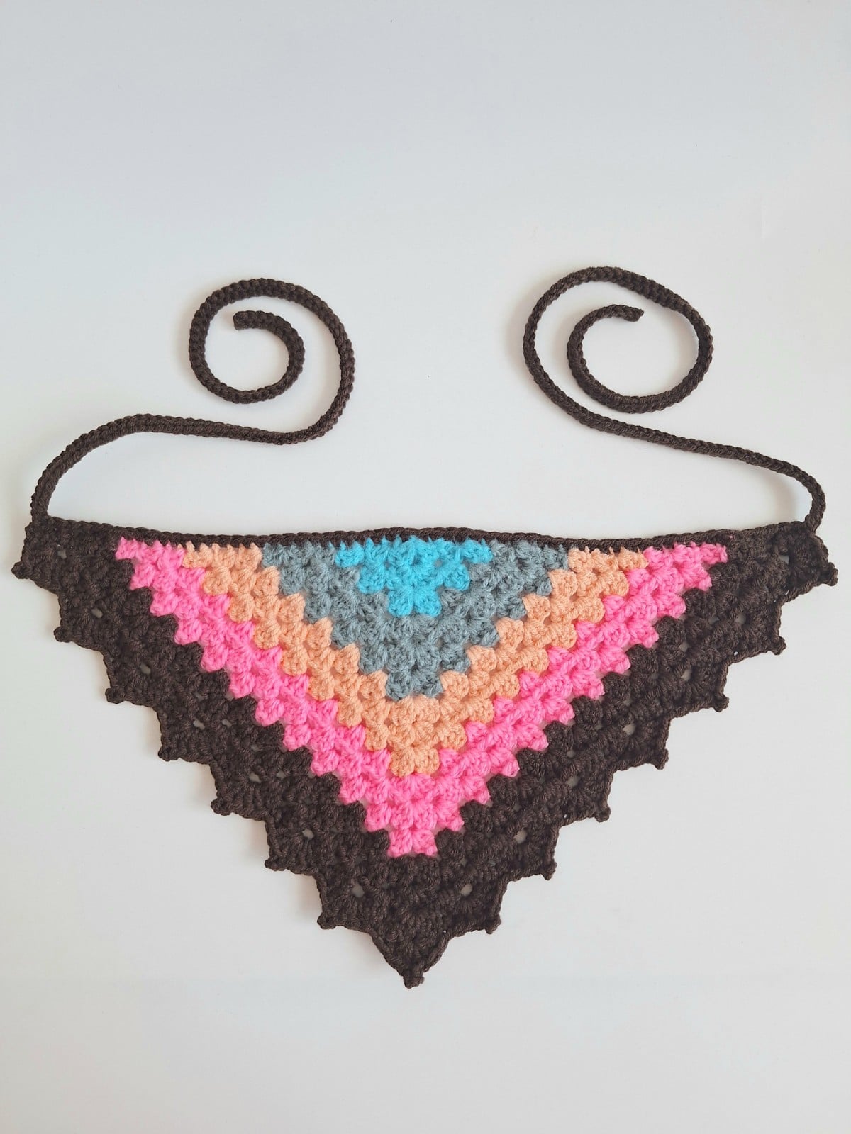 Gehaakte bandana | Turquoise, denimblauw, perzikoranje, neon roze en … - 152576 Gehaakte bandana | Turquoise, denimblauw, perzikoranje, neon roze en donkerbruin