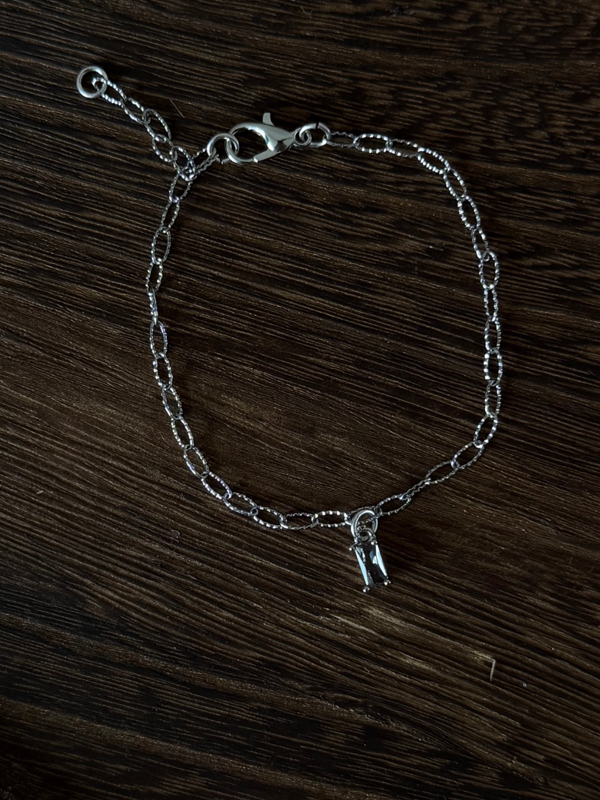 Zilverkleurig armbandje met kleine hanger