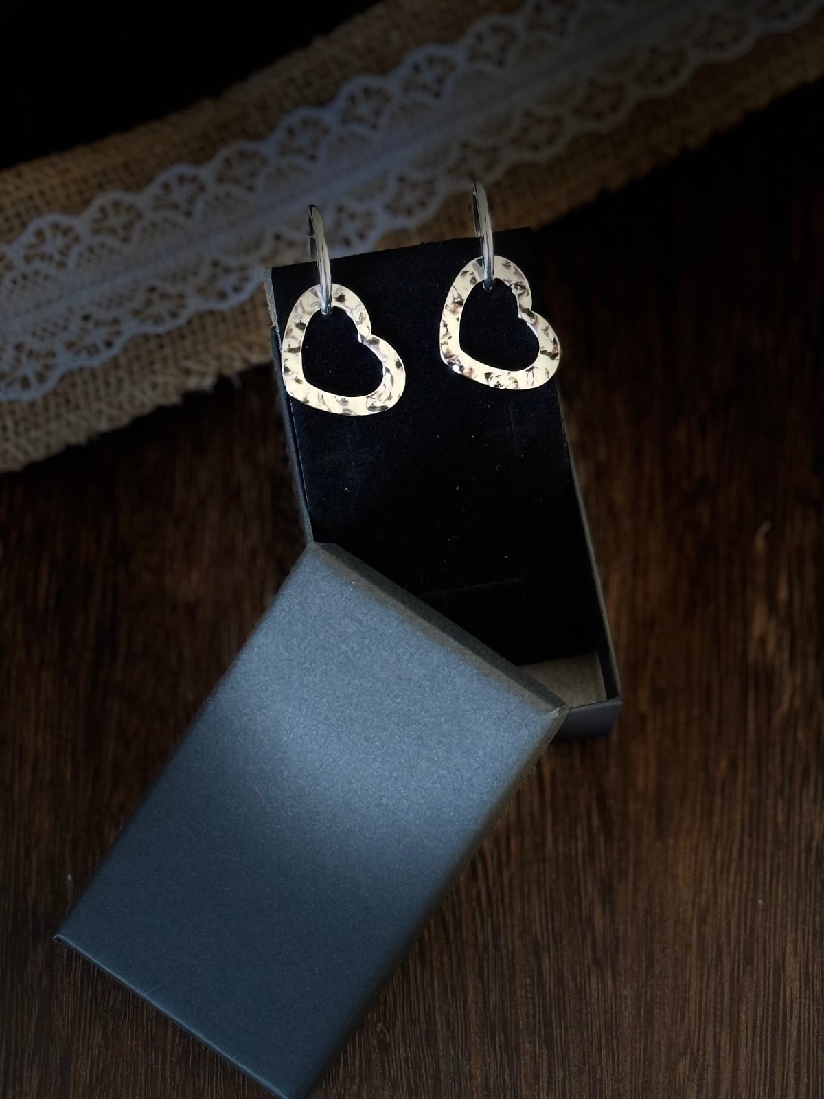 Zilverkleurige oorbellen met hart - 154228 Zilverkleurige oorbellen met hart