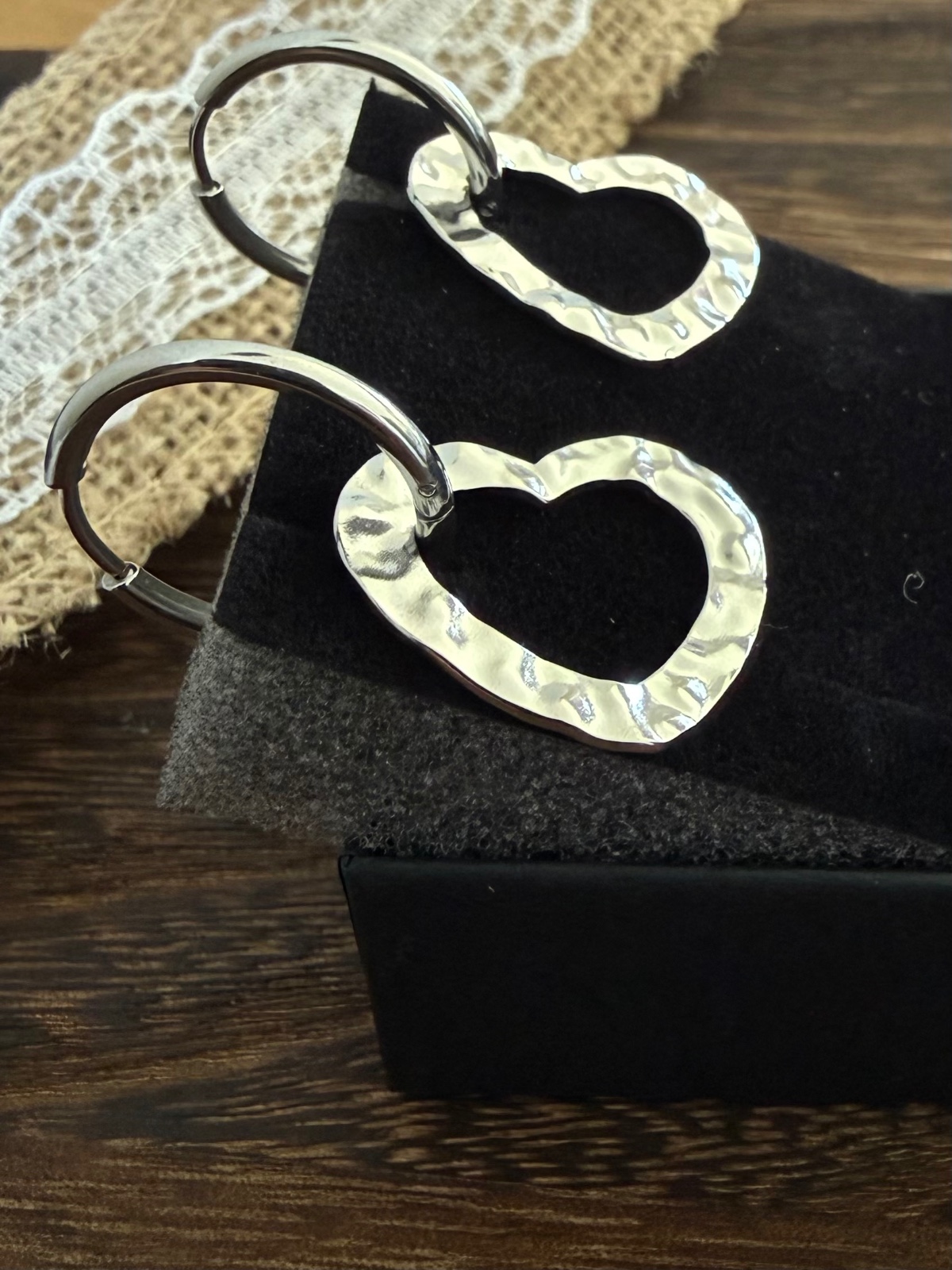 Zilverkleurige oorbellen met hart - 154229 Zilverkleurige oorbellen met hart