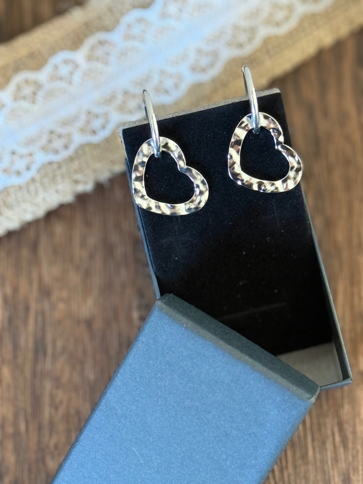Zilverkleurige oorbellen met hart - 154232 Zilverkleurige oorbellen met hart