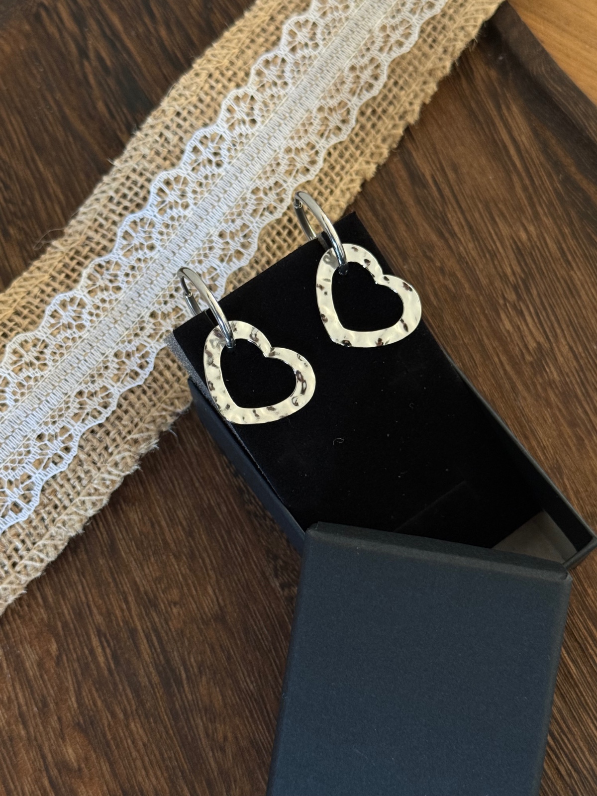 Zilverkleurige oorbellen met hart - 154234 Zilverkleurige oorbellen met hart