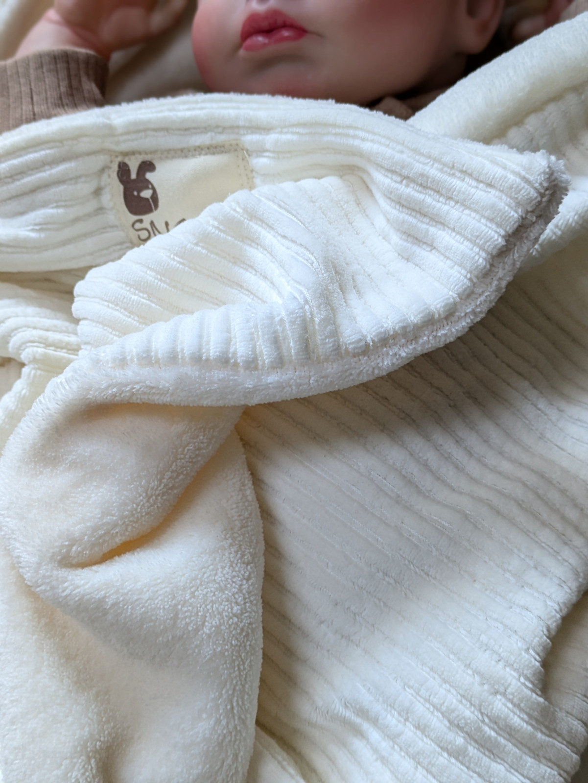 Handgemaakte wikkeldekens van ribfluweel | Taupe & off-white | Baby … - 153101 Handgemaakte wikkeldekens van ribfluweel | Taupe & off-white | Baby 🤍
