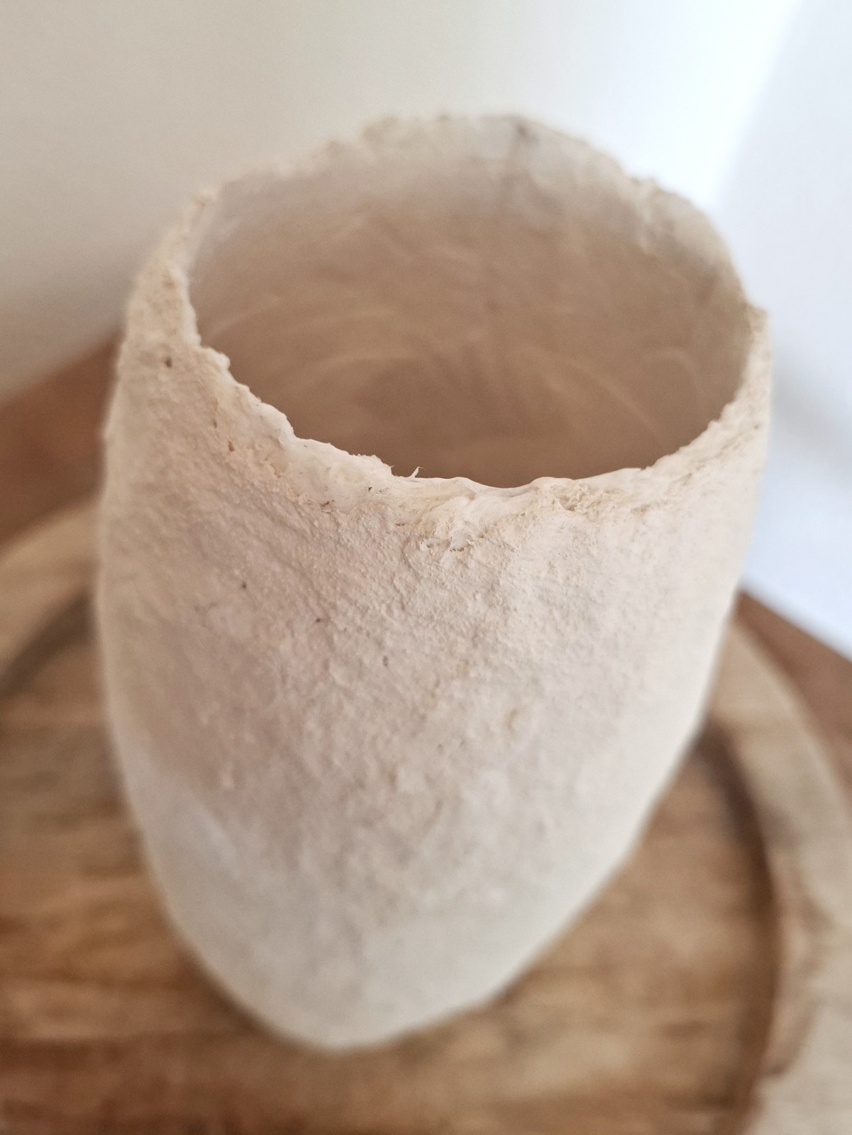 Witte, lichtgewicht, onbreekbare papieren vaas