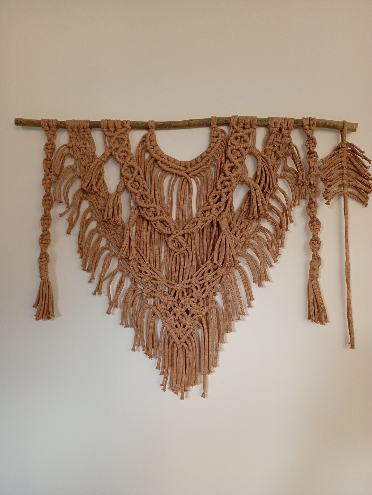 Wanddecoratie, macramé, camel