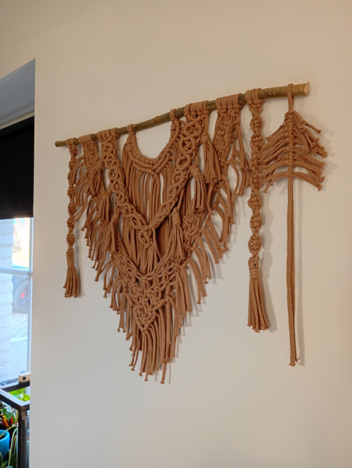 Wanddecoratie, macramé, camel