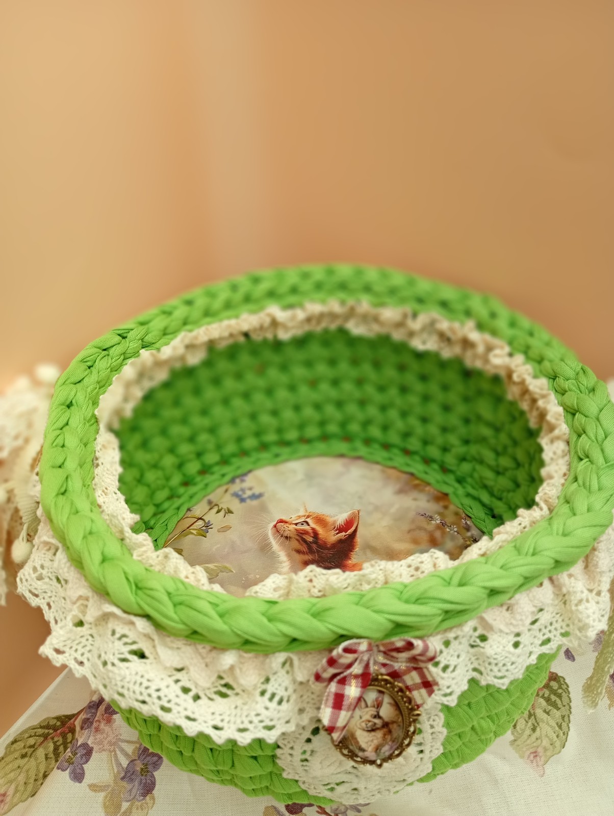 Gehaakt mandje met kantjes