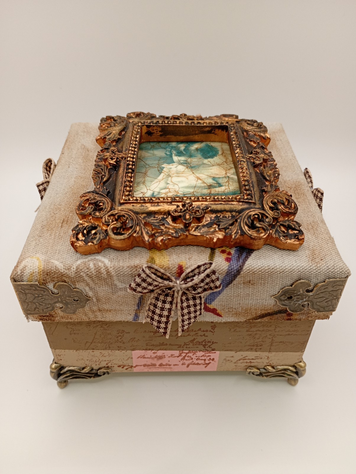 Schattig doosje in vintage stijl