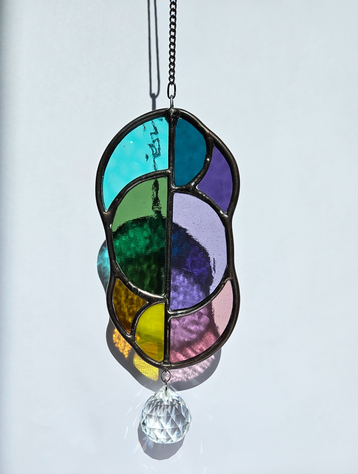 A-symmetrische zonnevanger regenboog met kristal - 73851.jpeg A-symmetrische glas in lood zonnevanger regenboog met kristal