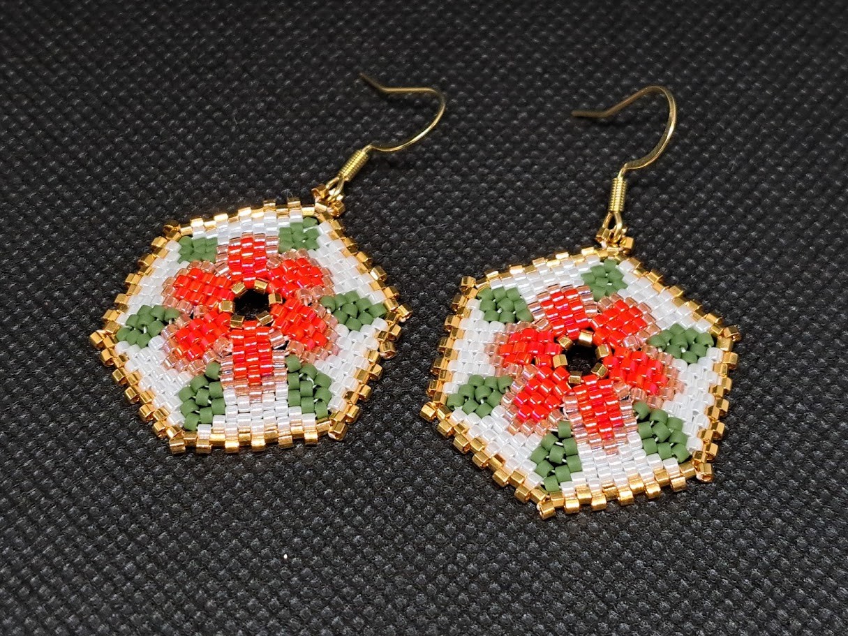 Handgemaakte Miyuki Delica oorbellen โ Hexagon Bloem - 146529 Handgemaakte Miyuki Delica oorbellen โ Hexagon Bloem
