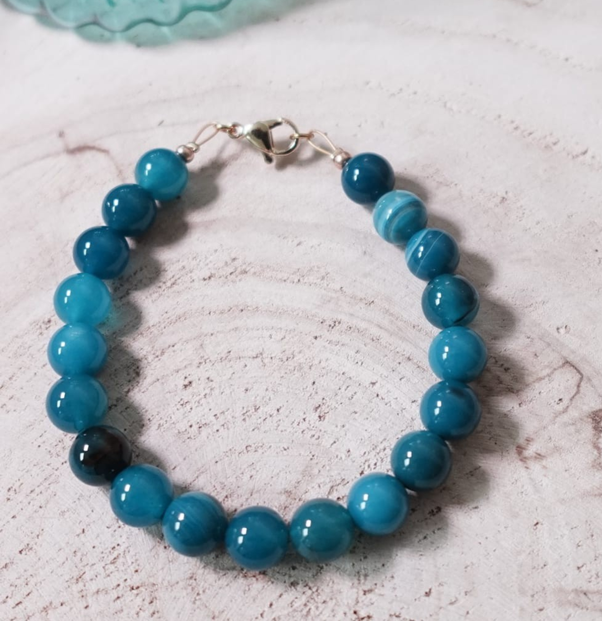 Blauw gestreepte Agaat armband.