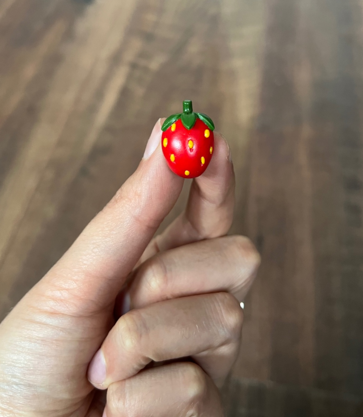 Aardbei pin voor tas of kleding