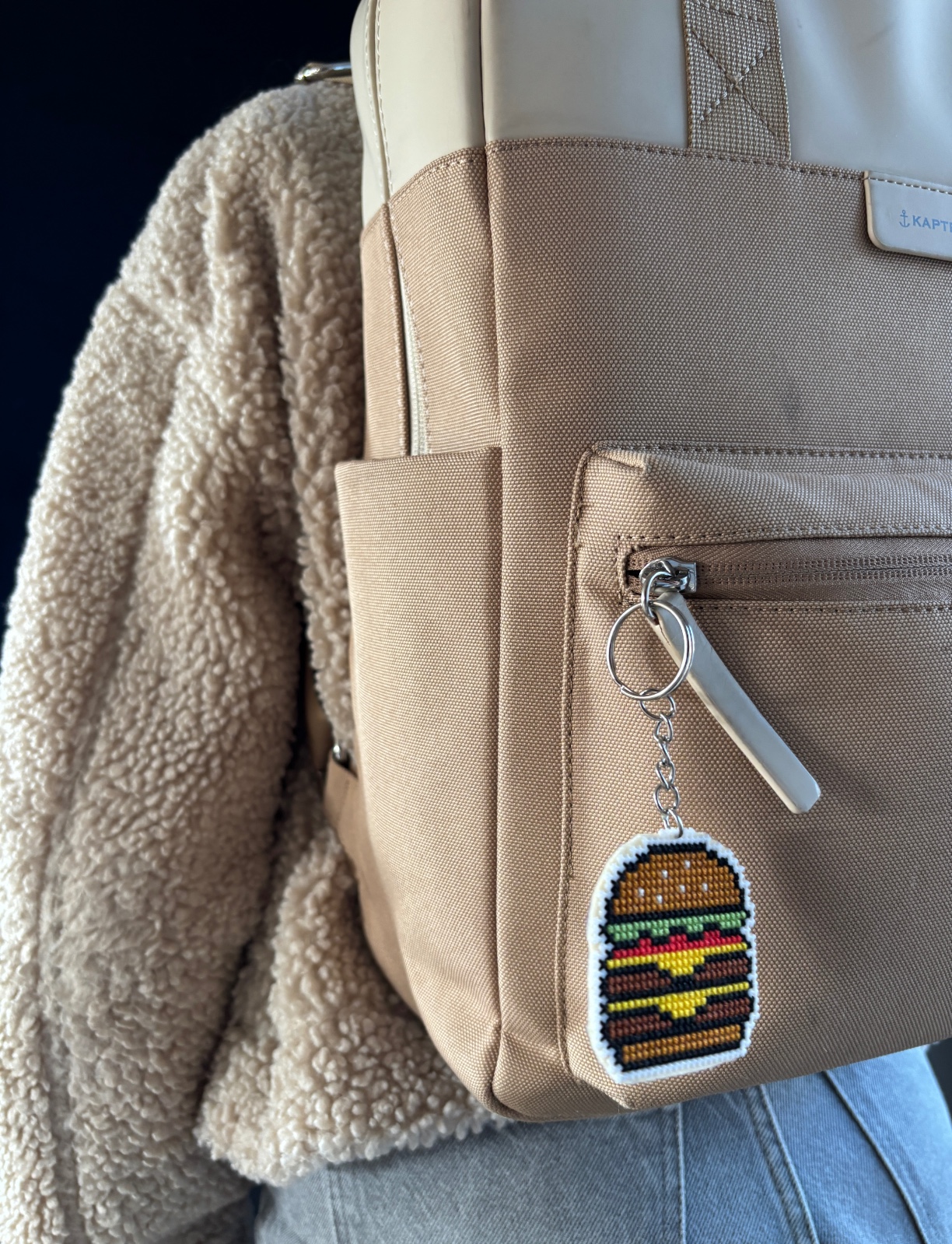 Geborduurde hamburger sleutelhanger