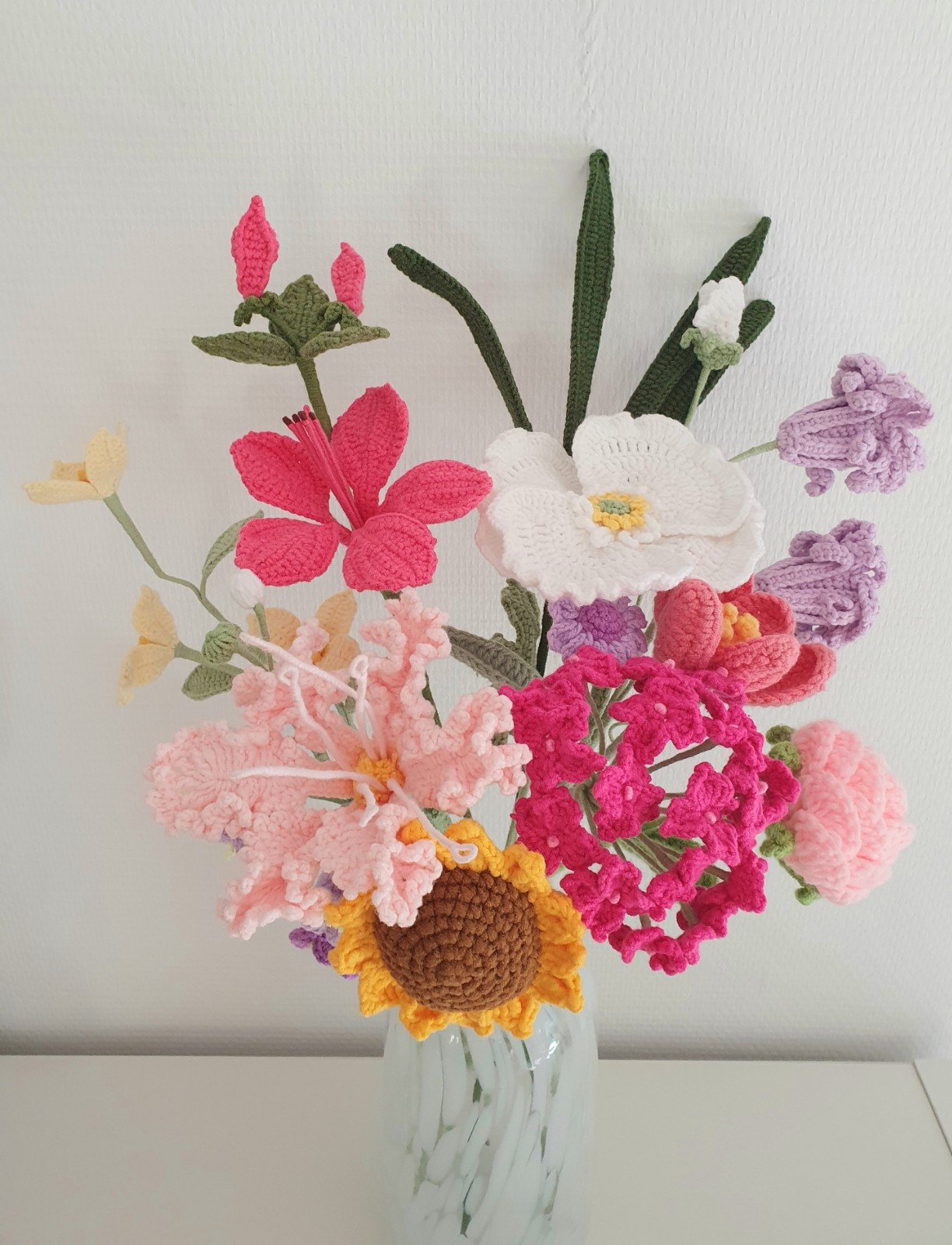 Handgemaakte gehaakte bloemenboeket – kleurrijk en duurzaam - 101774 Handgemaakte gehaakte bloemenboeket – kleurrijk en duurzaam