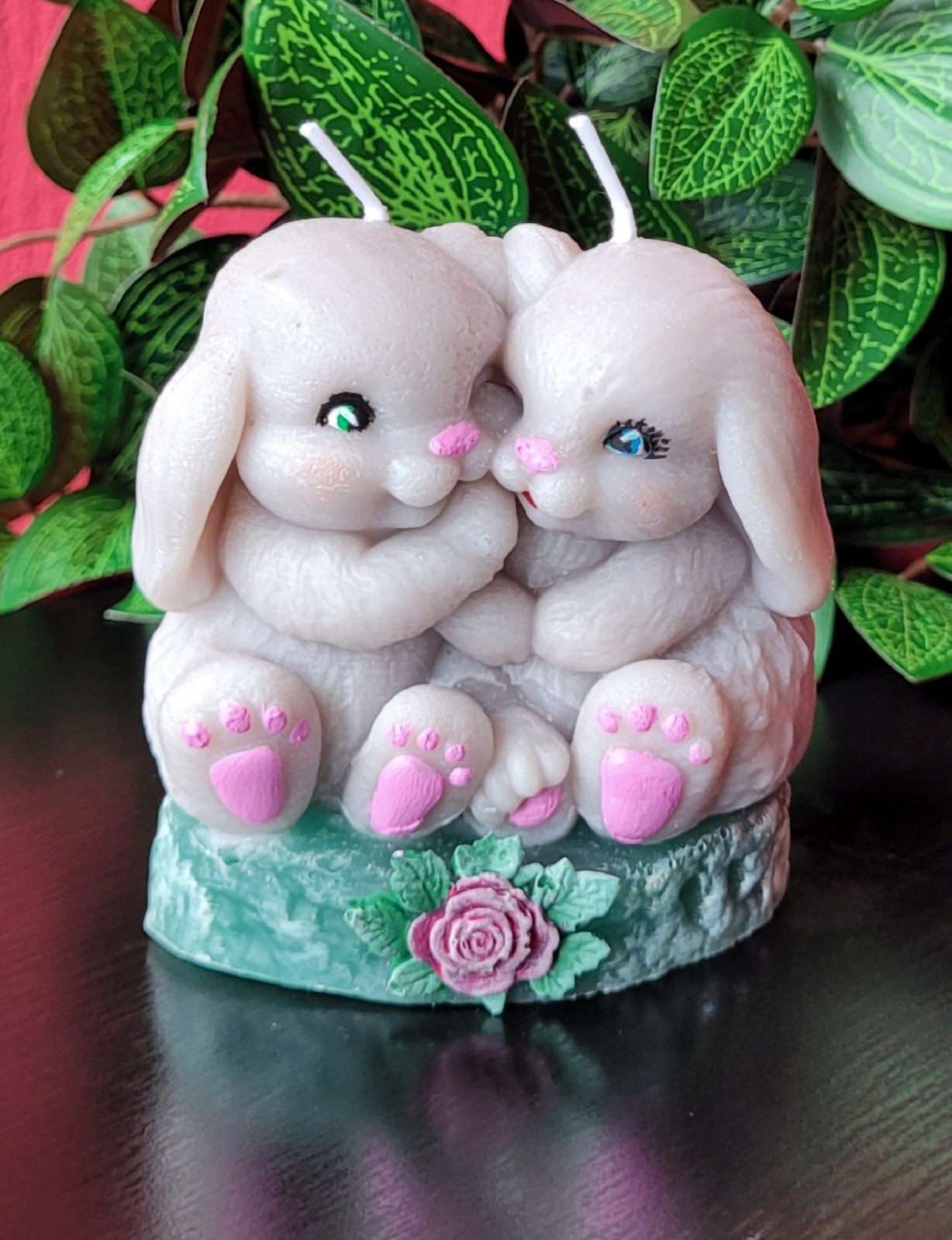 So Hoppy Together**** - 130552 Knuffelende konijnen kaars - So Hoppy Together****