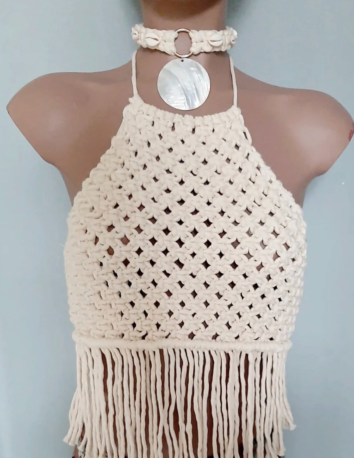 Crème kleur macrame haltertop. - 127948 Crème kleur macrame haltertop.