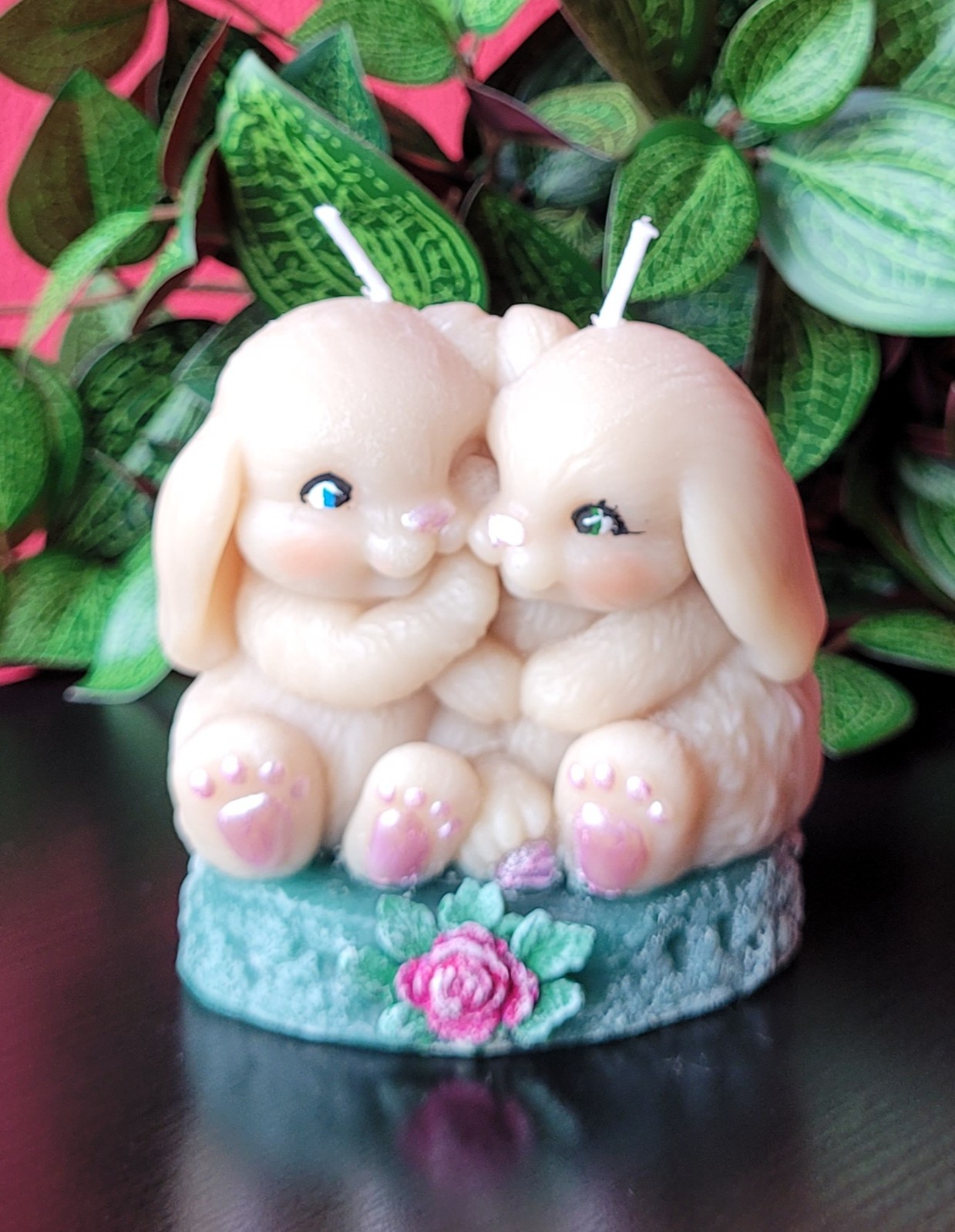 So Hoppy Together - 130439 Knuffelende konijnen kaars - So Hoppy Together*