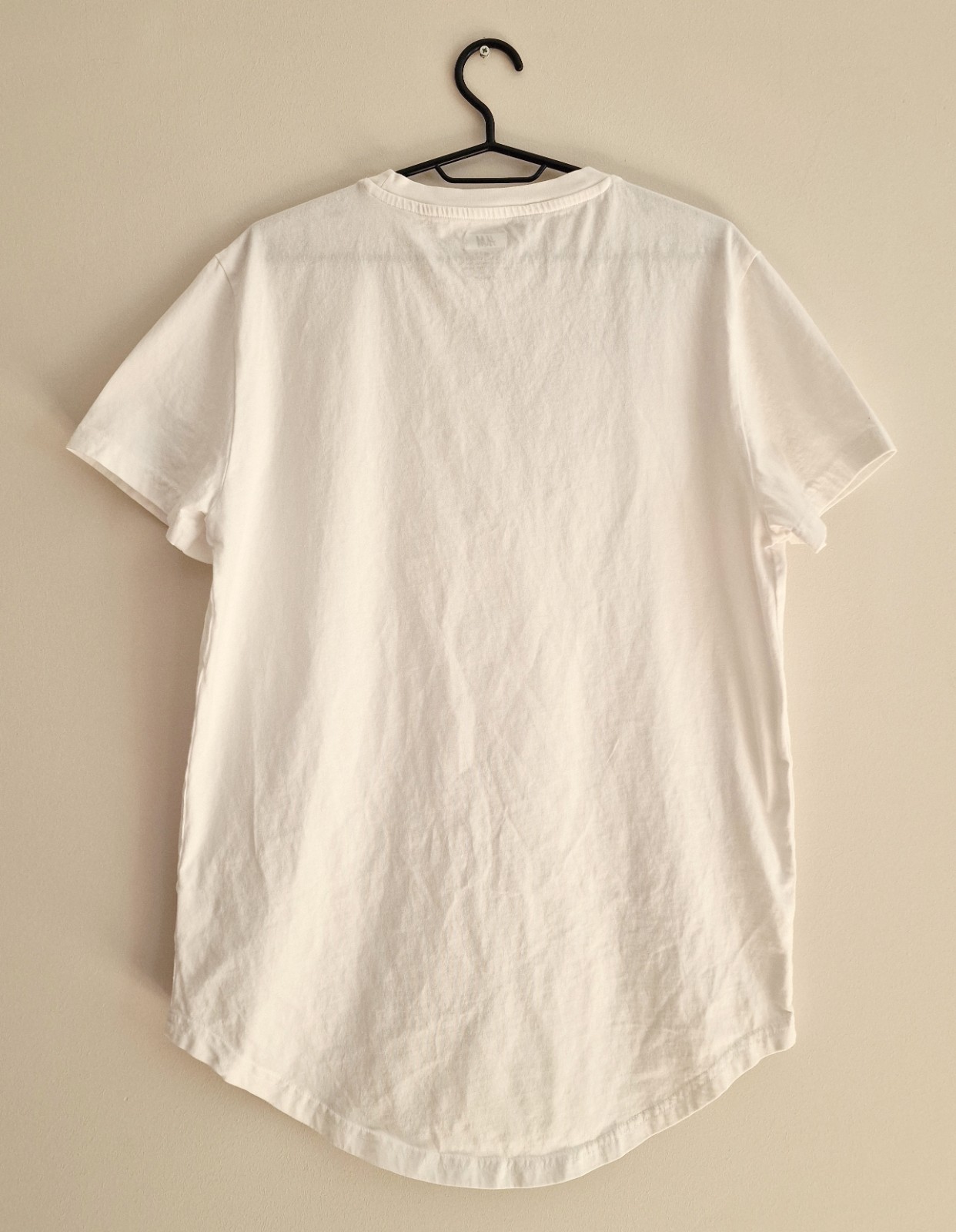 Hand Gedrukt T-Shirt, Wit Katoen met Zwarte Vlindervleugels en Verfsp… - 128455 Hand Bedrukt T-Shirt, Wit Katoen met Zwarte Vlindervleugels en Verfspetters, Streetwear Casual, unisex