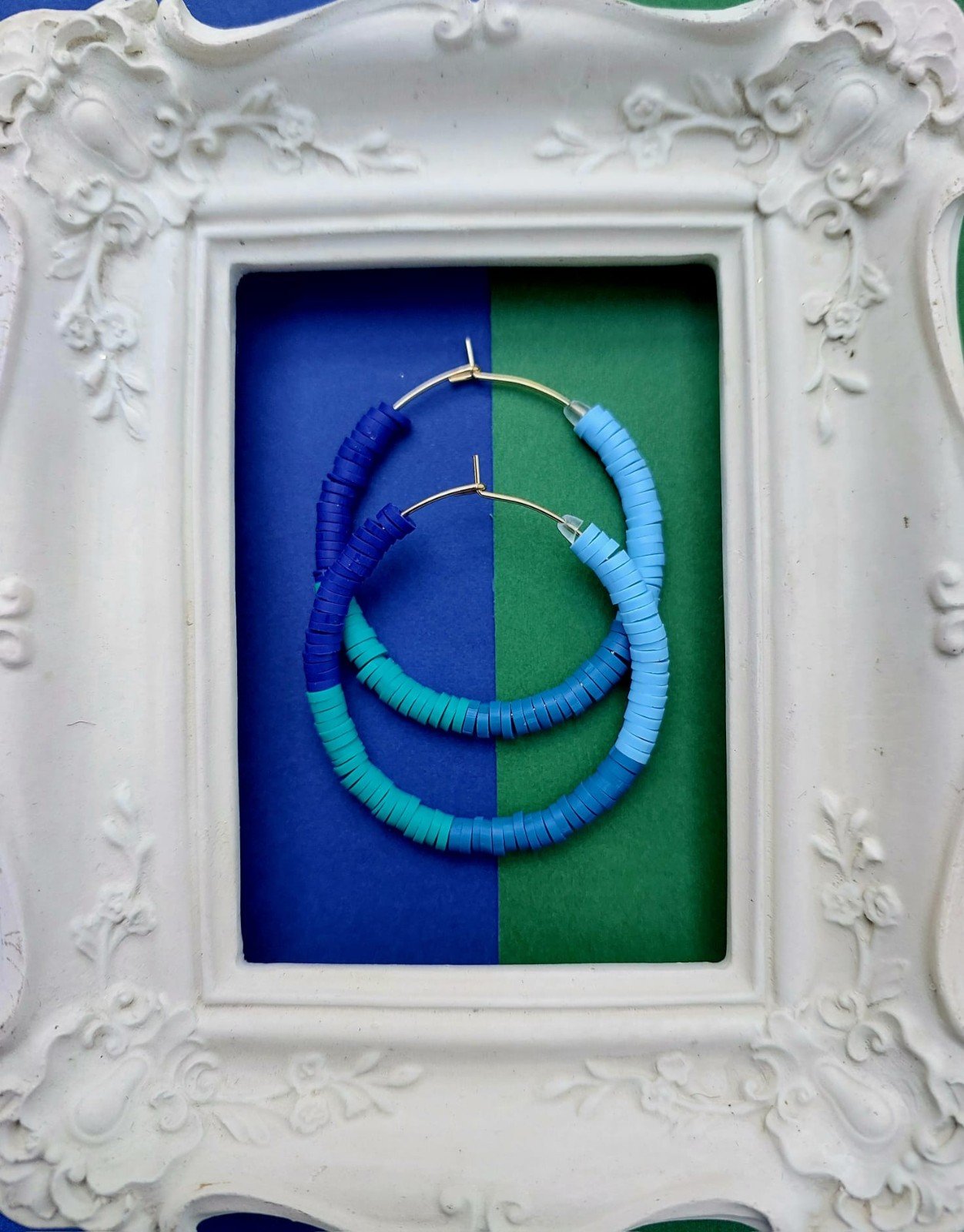 Blue Ombre Heishi Hoops - 58989.jpeg Blauwe ombre heishi hoepels
