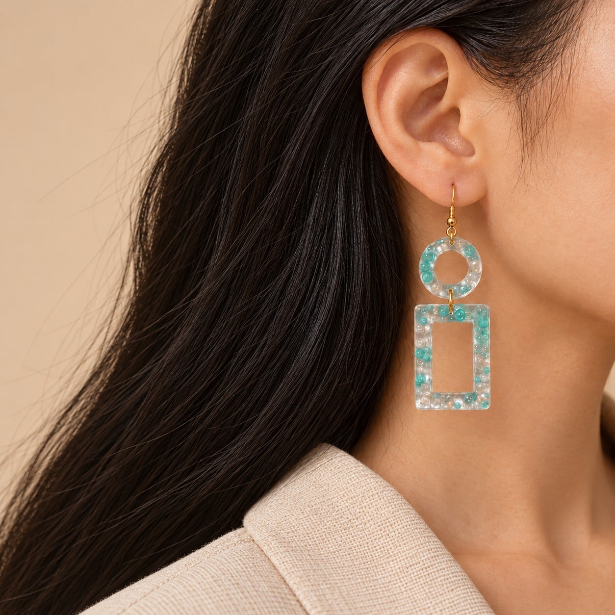 Turquoise Geometrische Hangoorbellen met Kralen | Statement Oorbellen… - 154954 Turquoise Geometrische Hangoorbellen met Kralen | Statement Oorbellen met Goudkleurige Details