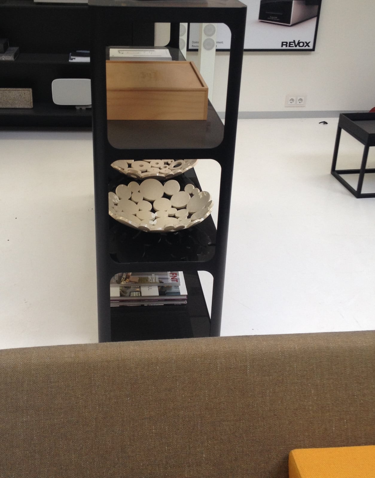 Handgemaakte schaal keramiek (variant), gesigneerd en genummerd(Ø 40… - 109152 Handgemaakte schaal keramiek (variant), gesigneerd en genummerd(Ø 40 cm) Nicolaas Maathuis (NIC-O)