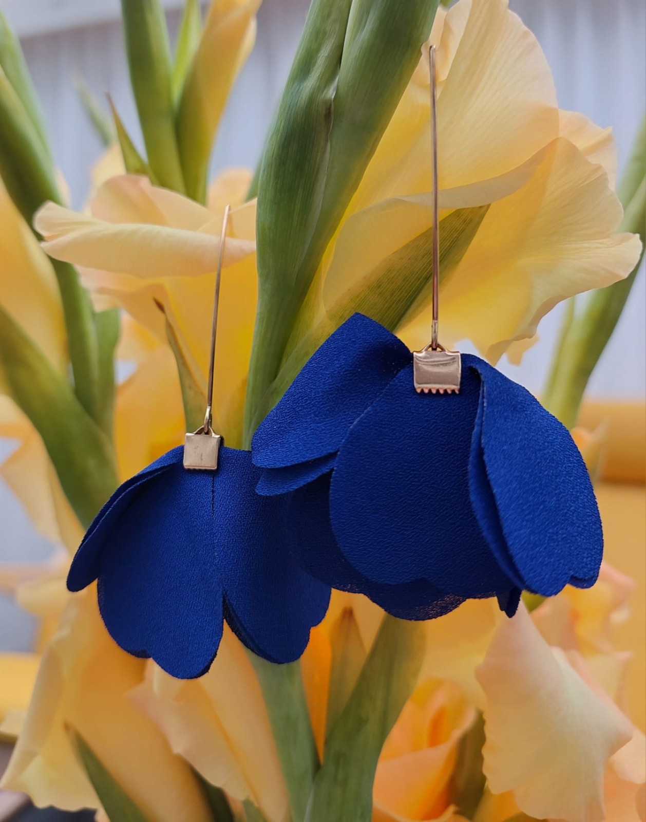 Tulip Petal Earrings - Blue - 58987.jpeg Tulp bloemblaadje oorbellen - marine