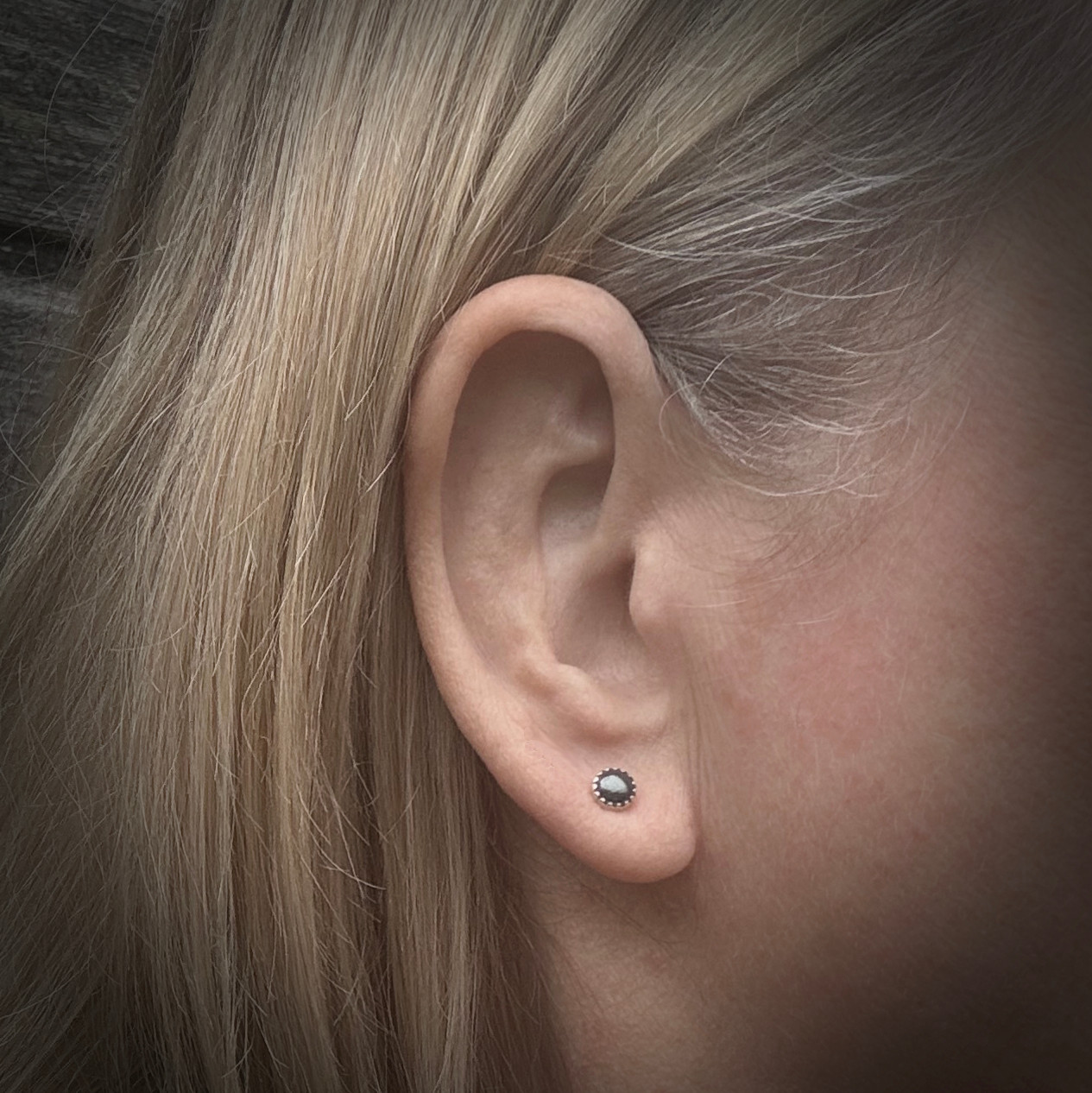 Zilveren oorbellen hematiet – oorstekers met antraciet steen - 122432 Zilveren oorbellen hematiet – oorstekers met antraciet steen