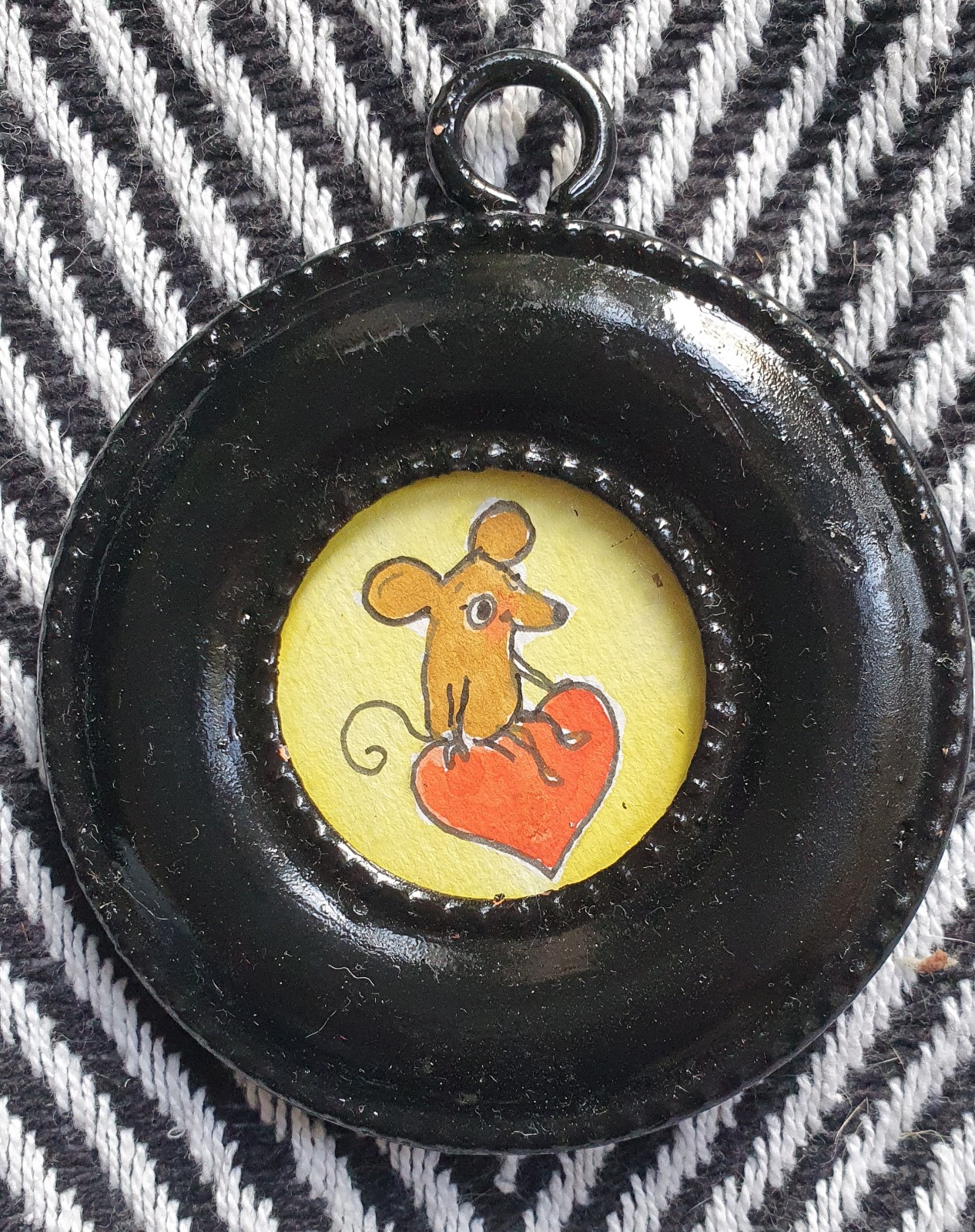 Set van 4 mini schilderijtjes – schattige muisjes – originele aquarel illustraties – ronde zwarte lijstjes – 9 cm – uniek & handgemaaktu