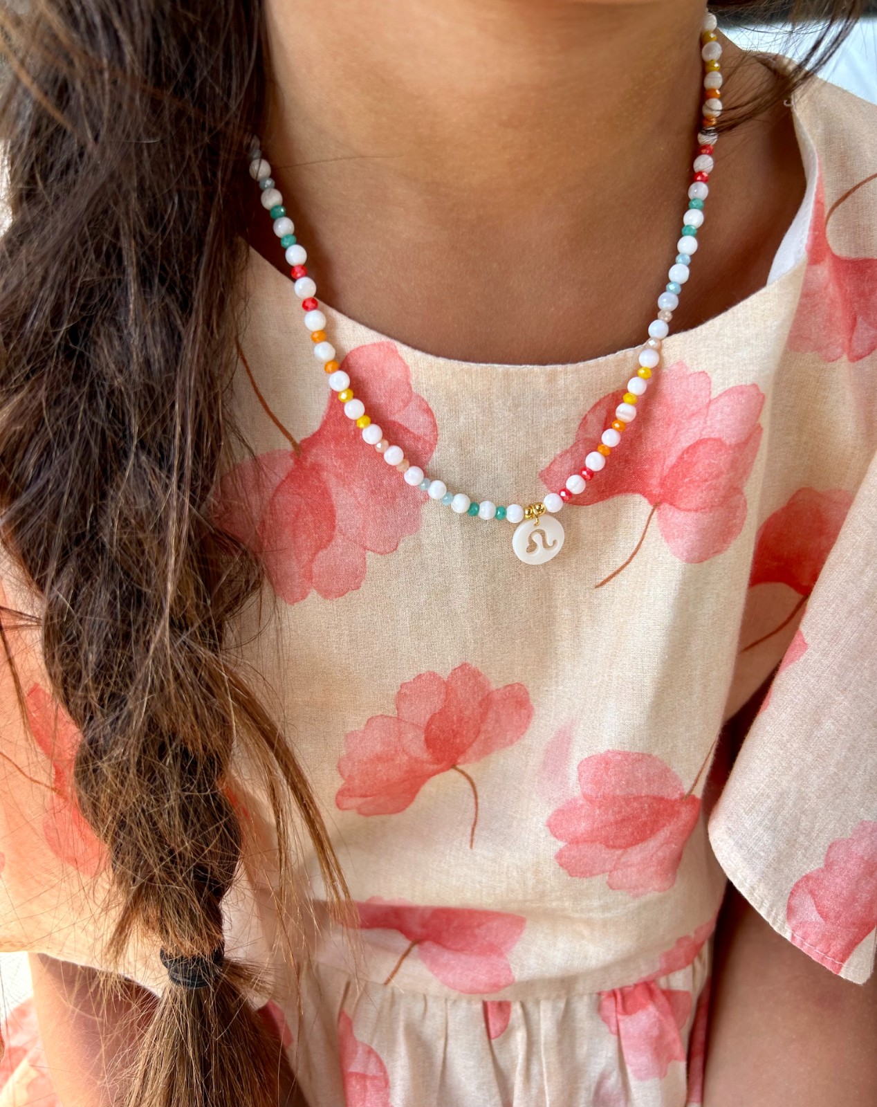 Handgemaakte kinder ketting met sterrenbeeld van schelp