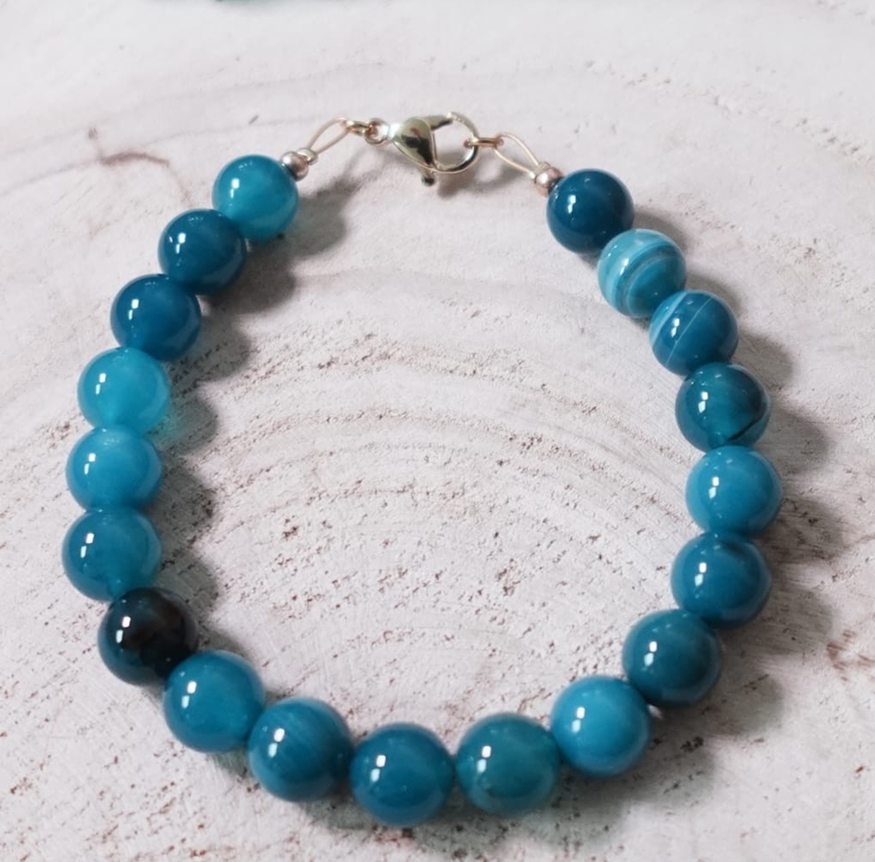 Blauw gestreepte Agaat armband.