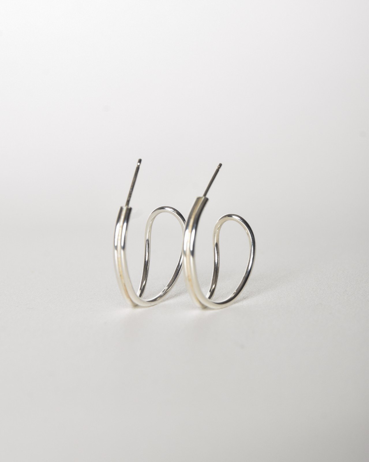 Oorstekers - SWIRL (large) - zilver - 64078.jpeg Oorstekers - SWIRL (large) - zilver