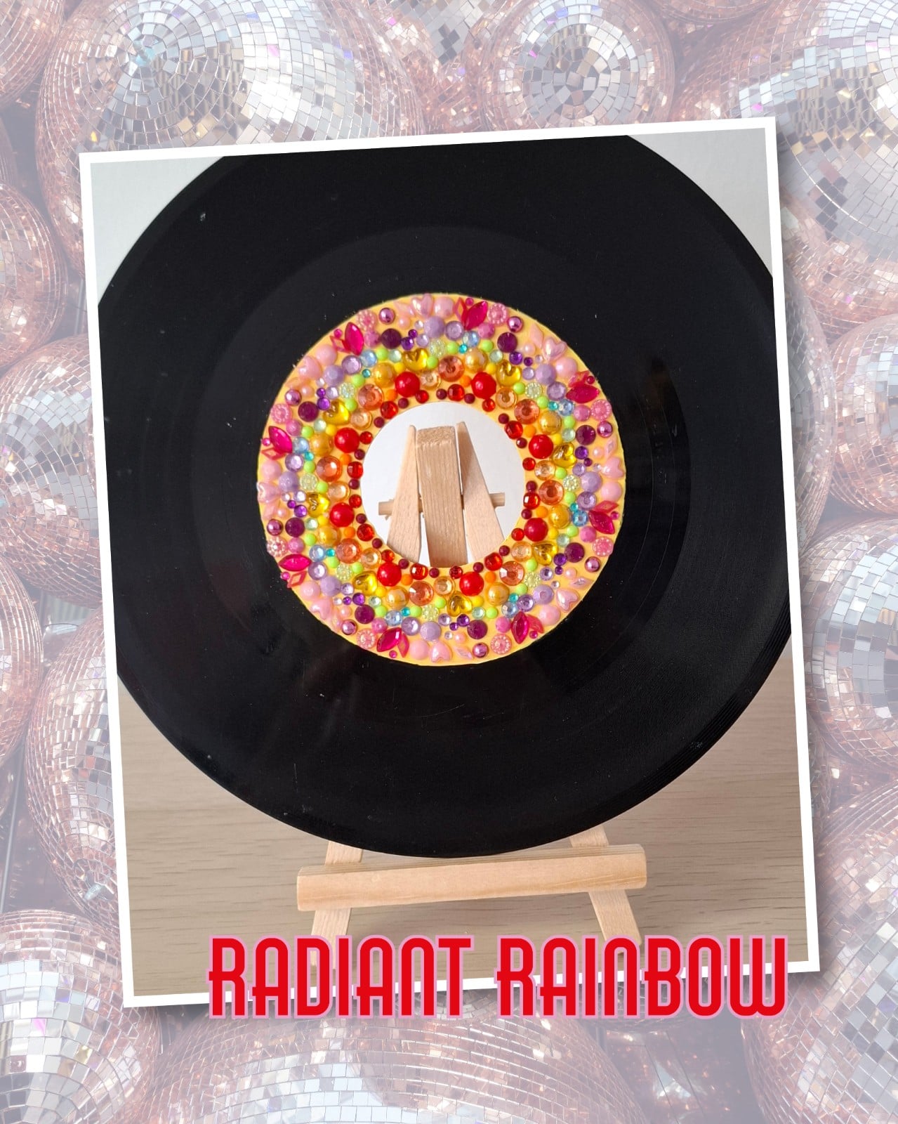 Kunst van vinyl: versierde LP 'Radiant Rainbow' - 84560 Kunst van vinyl: versierde LP 'Radiant Rainbow'