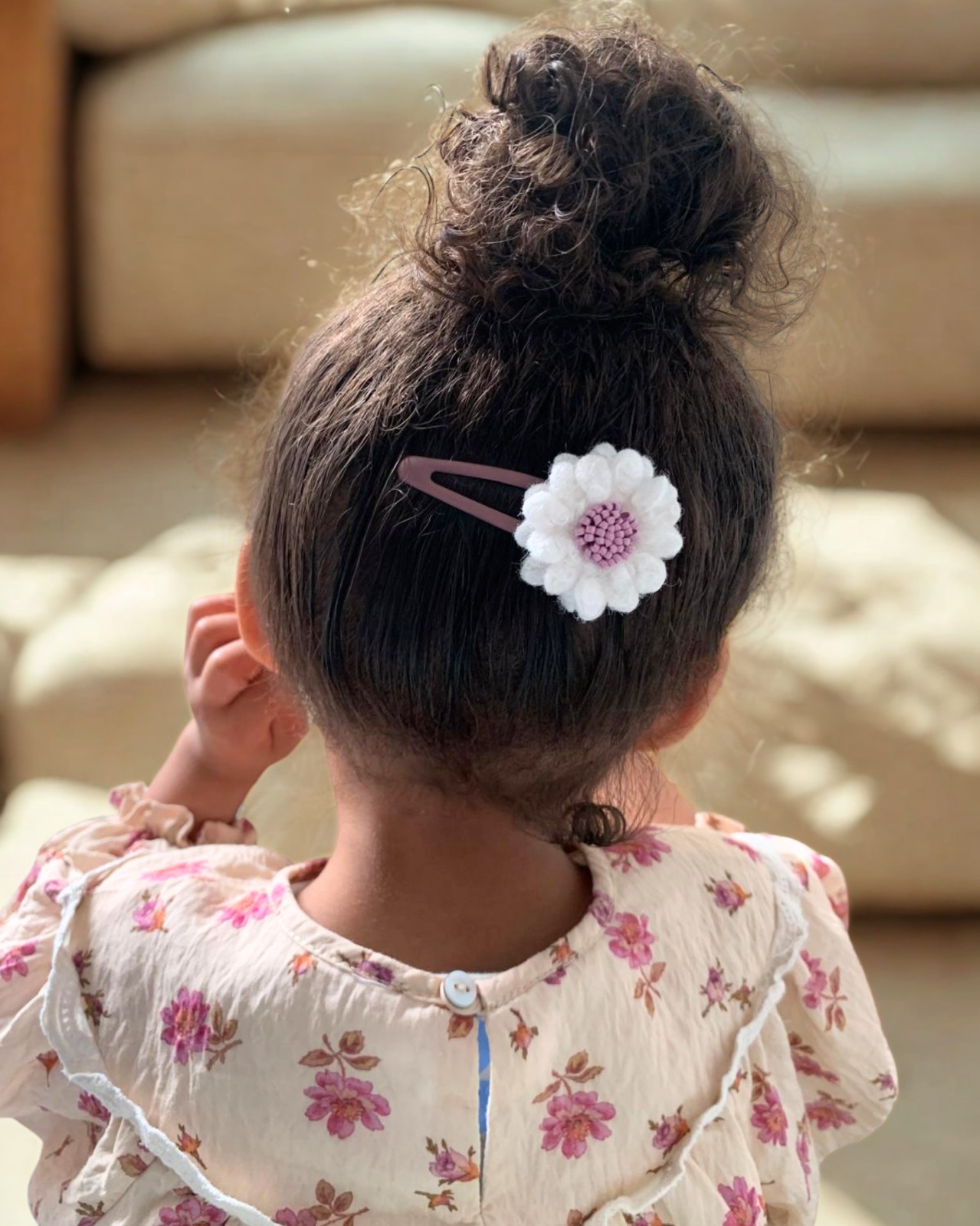 Haarspeld mat met bloem van wol