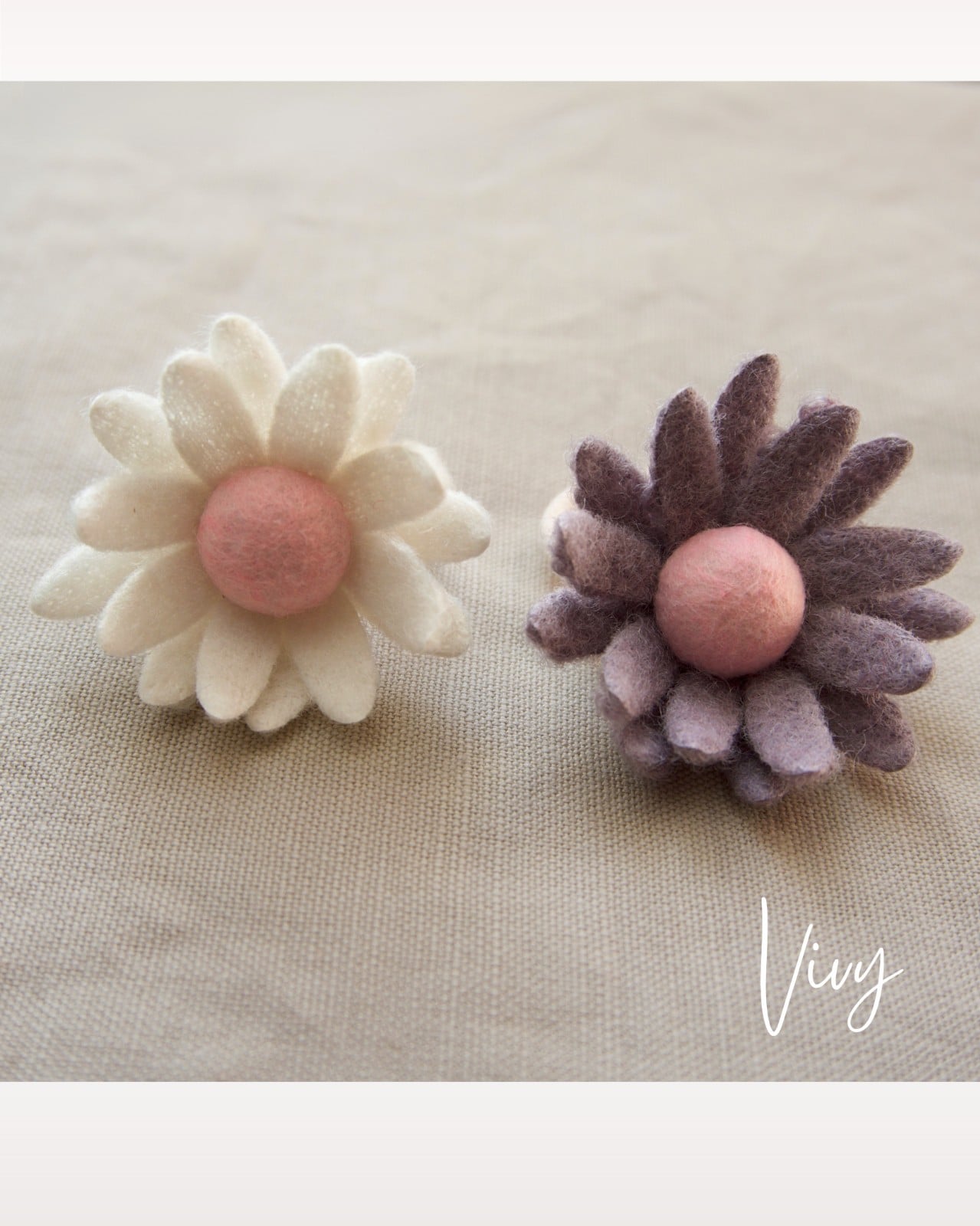 Vivy [haarelastiek bloem van wol]