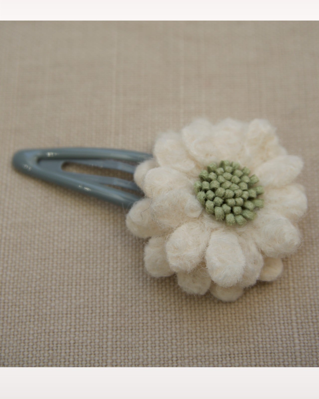 Wollig harige bloem 4,5cm (glimmende haarspeld) - 117948 Wollig harige bloem 4,5cm (glimmende haarspeld)