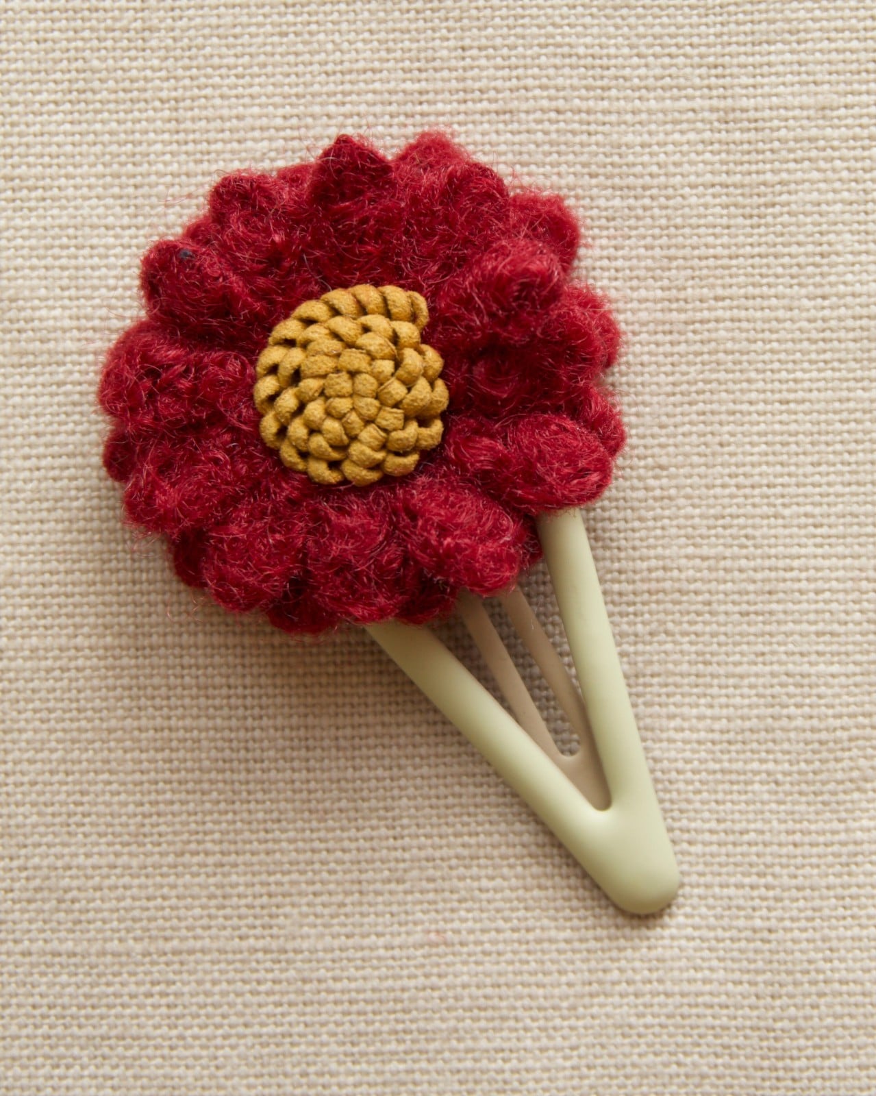 Wollige harige bloem op matte haarspeld 4,5cm - 117288 Wollige harige bloem op matte haarspeld 4,5cm