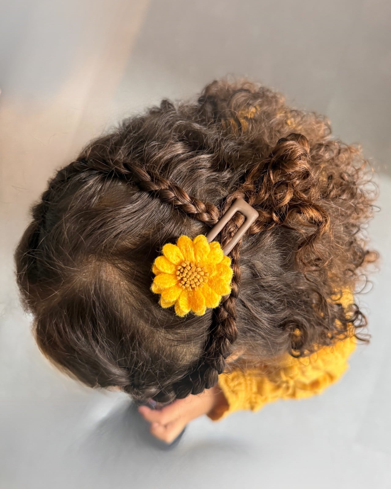 Wollige harige bloem op matte haarspeld 4,5cm - 117289 Wollige harige bloem op matte haarspeld 4,5cm